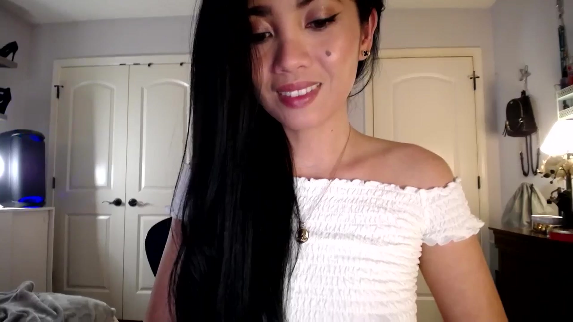 Gallery image thumbnail from AsianLuv_4U's myfreecams stream on, 03/02/2026, 19:53 image 15 of 20