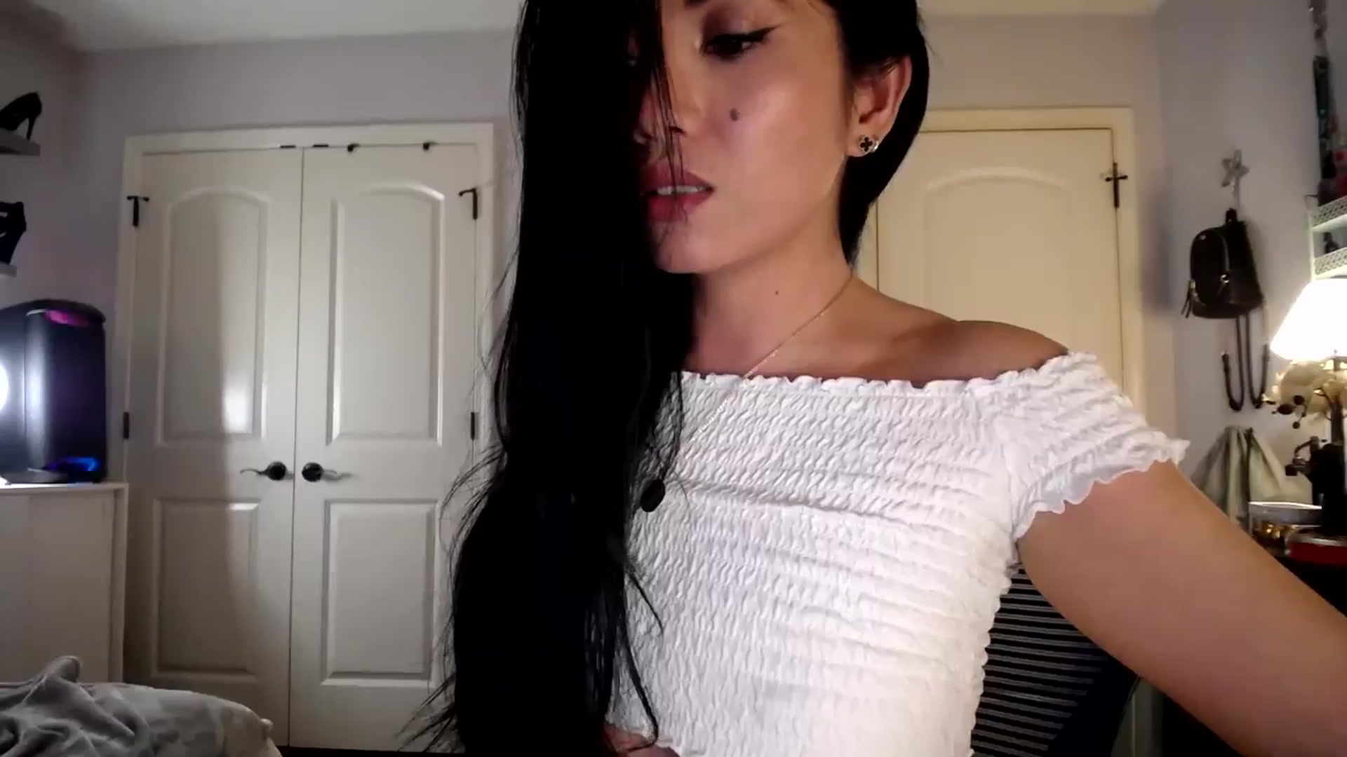 Gallery image thumbnail from AsianLuv_4U's myfreecams stream on, 03/02/2026, 19:53 image 16 of 20