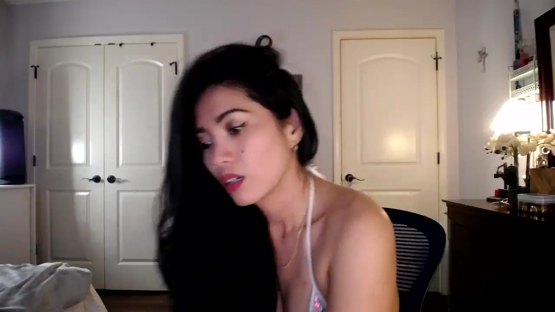 Gallery image thumbnail from AsianLuv_4U's myfreecams stream on, 04/02/2026, 17:53 image 6 of 20