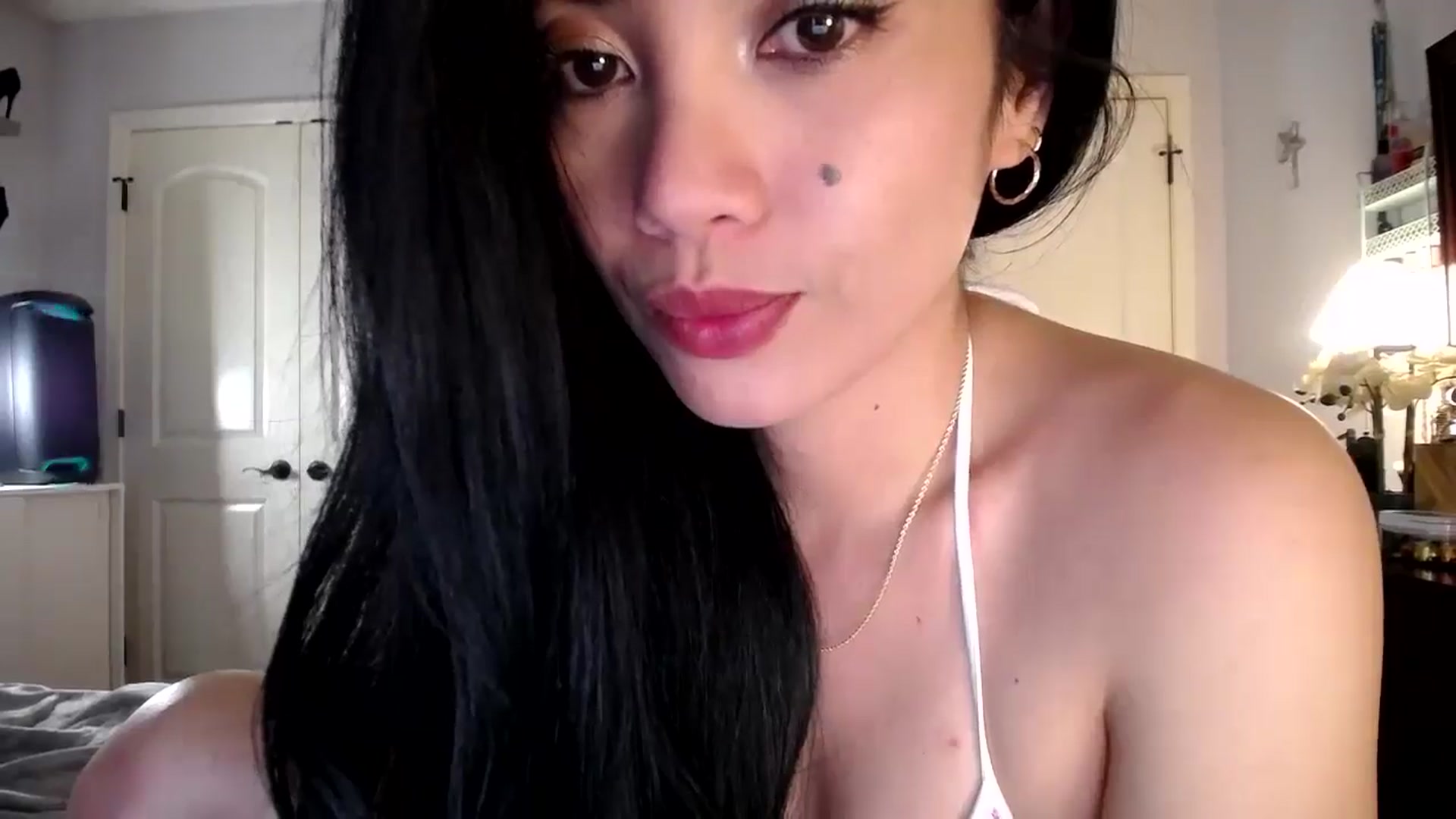 Gallery image thumbnail from AsianLuv_4U's myfreecams stream on, 04/02/2026, 18:51 image 5 of 20