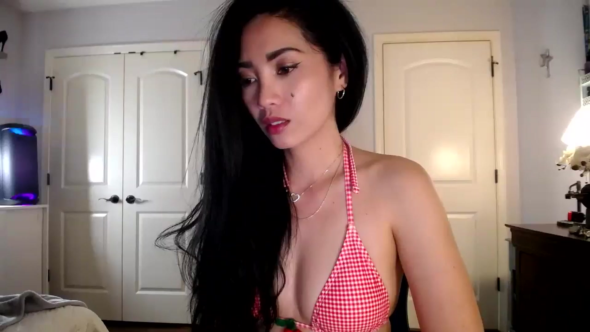 Gallery image thumbnail from AsianLuv_4U's myfreecams stream on, 04/09/2026, 19:18 image 19 of 20