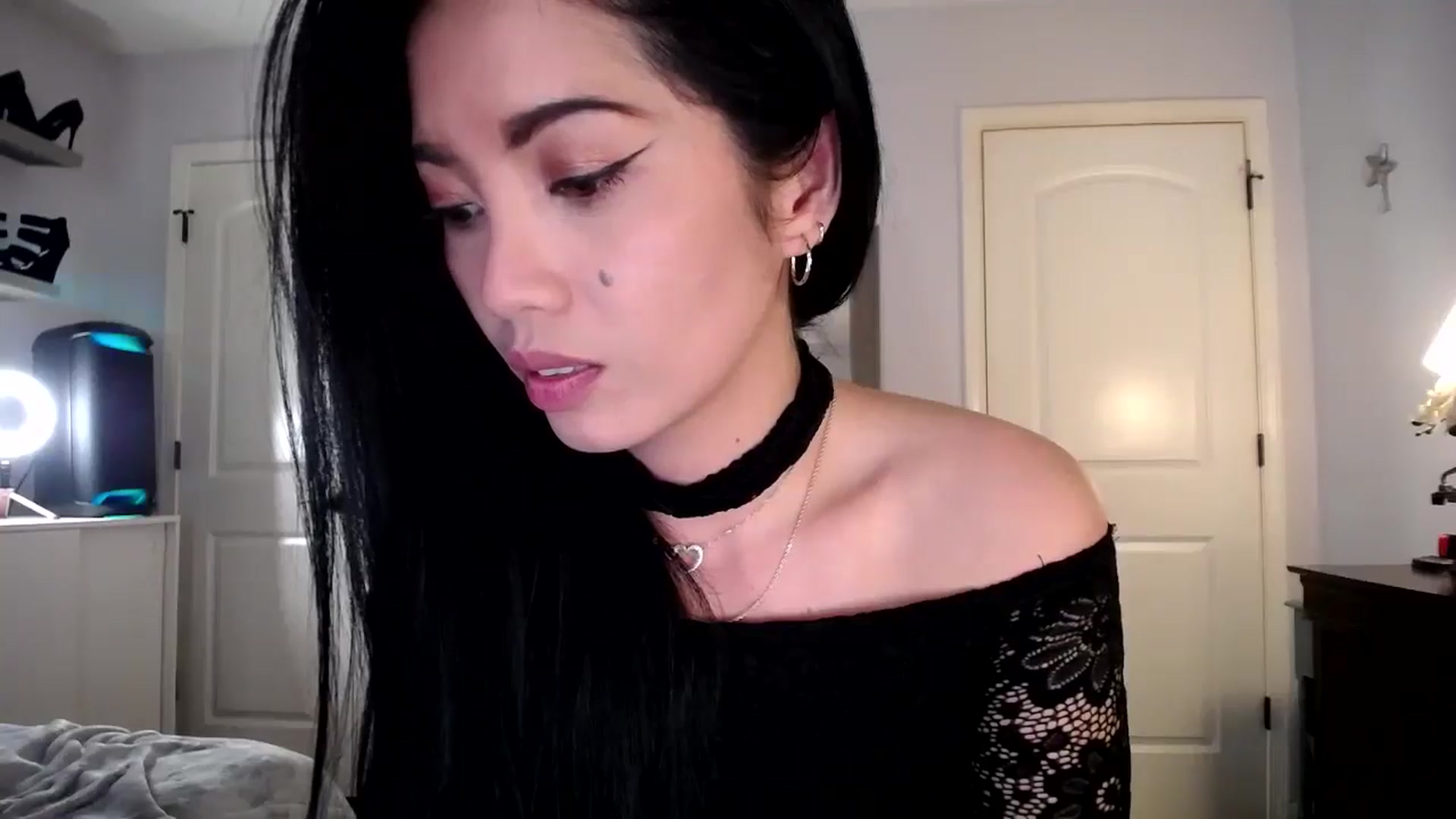 Gallery image thumbnail from AsianLuv_4U's myfreecams stream on, 04/13/2026, 19:21 image 6 of 20
