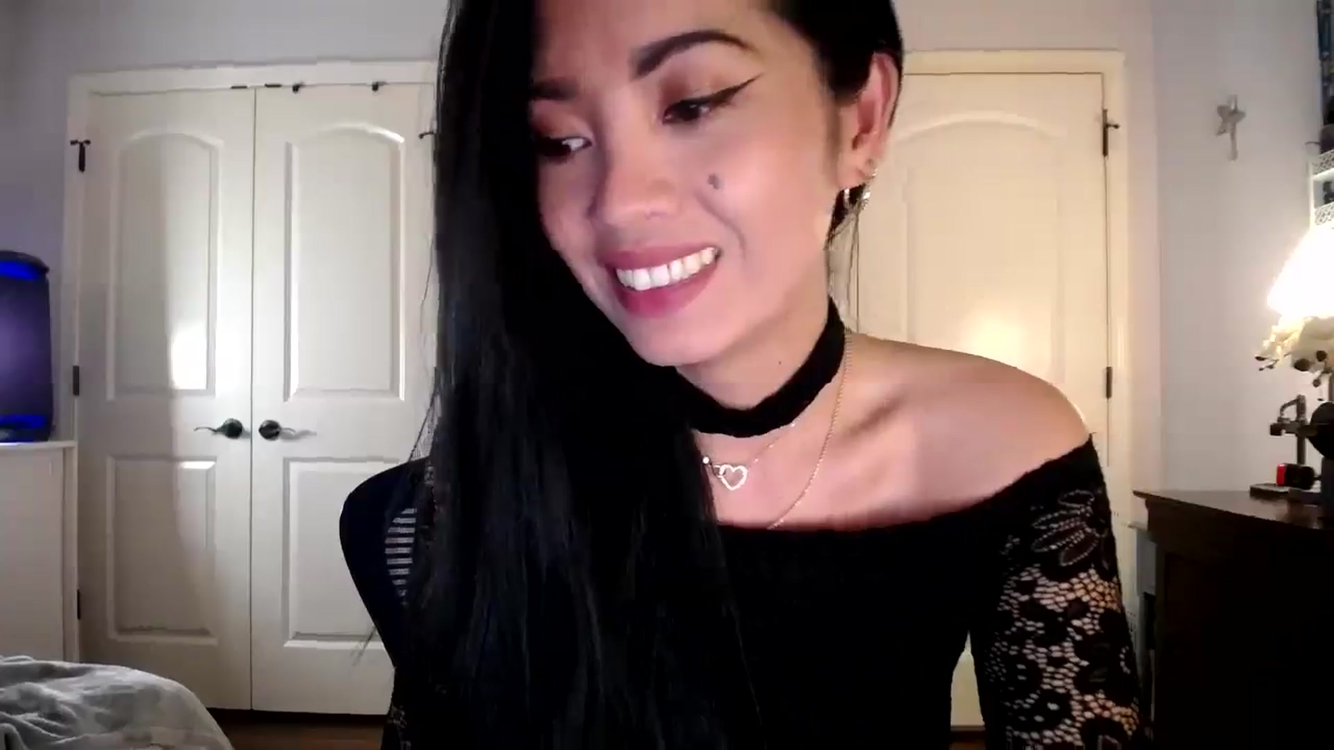 Gallery image thumbnail from AsianLuv_4U's myfreecams stream on, 04/13/2026, 19:21 image 11 of 20