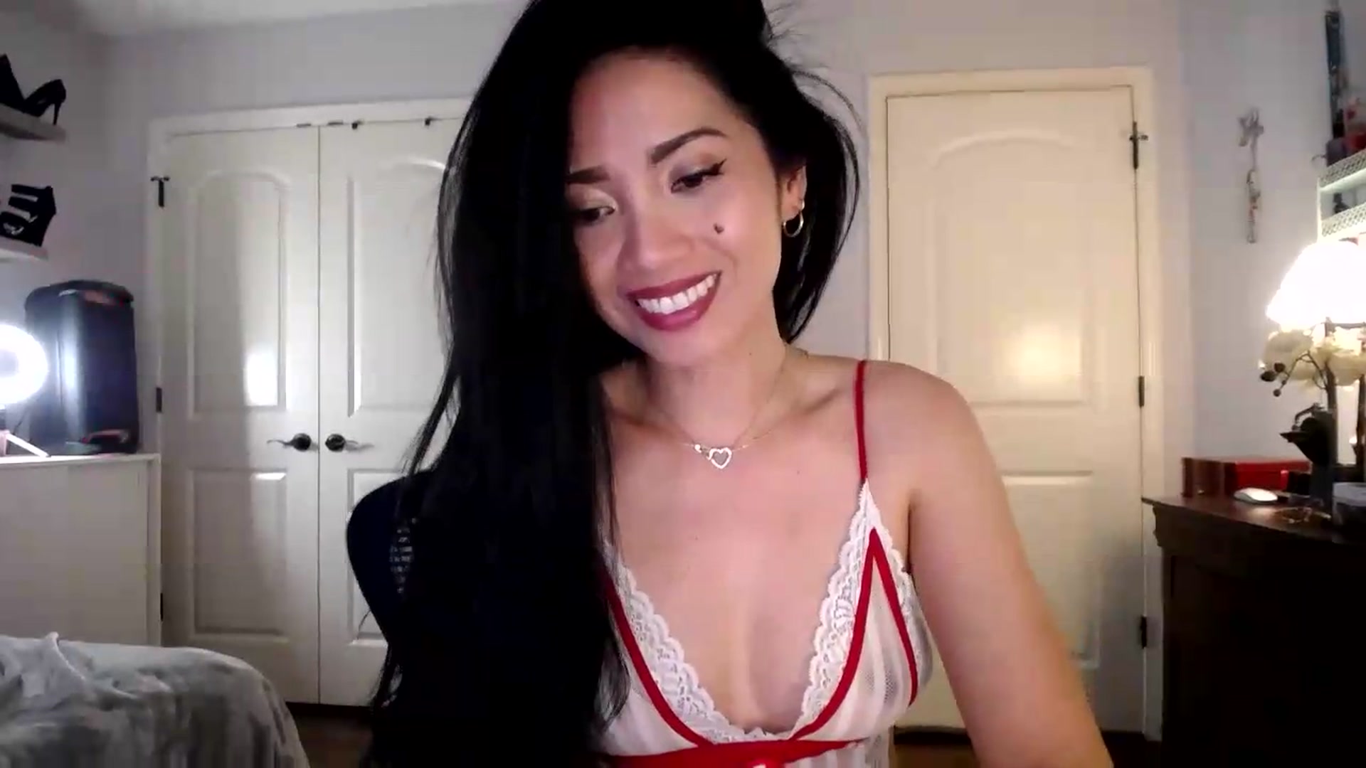 Gallery image thumbnail from AsianLuv_4U's myfreecams stream on, 05/14/2026, 19:02 image 15 of 20