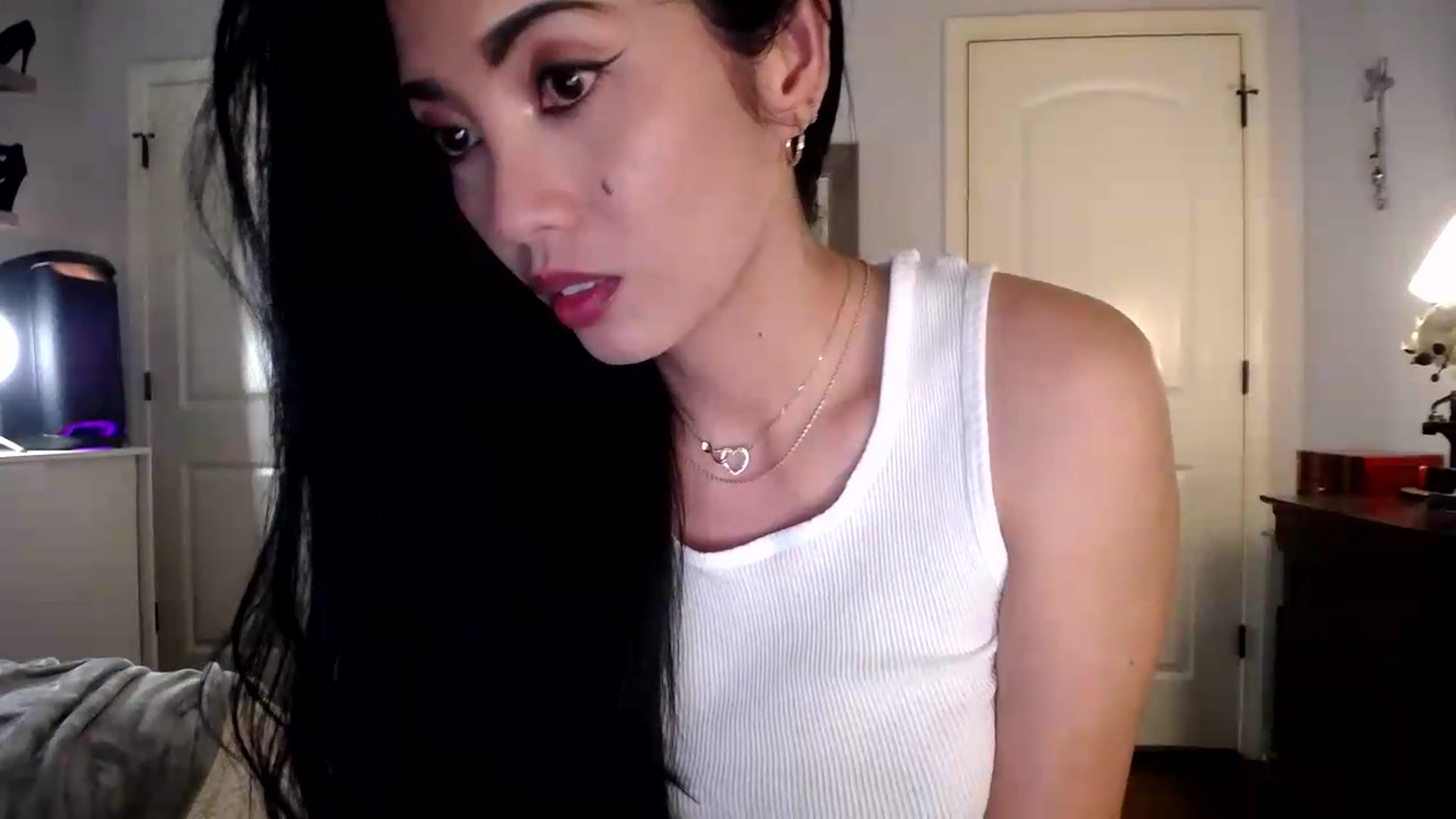 Gallery image thumbnail from AsianLuv_4U's myfreecams stream on, 05/18/2026, 18:29 image 11 of 20
