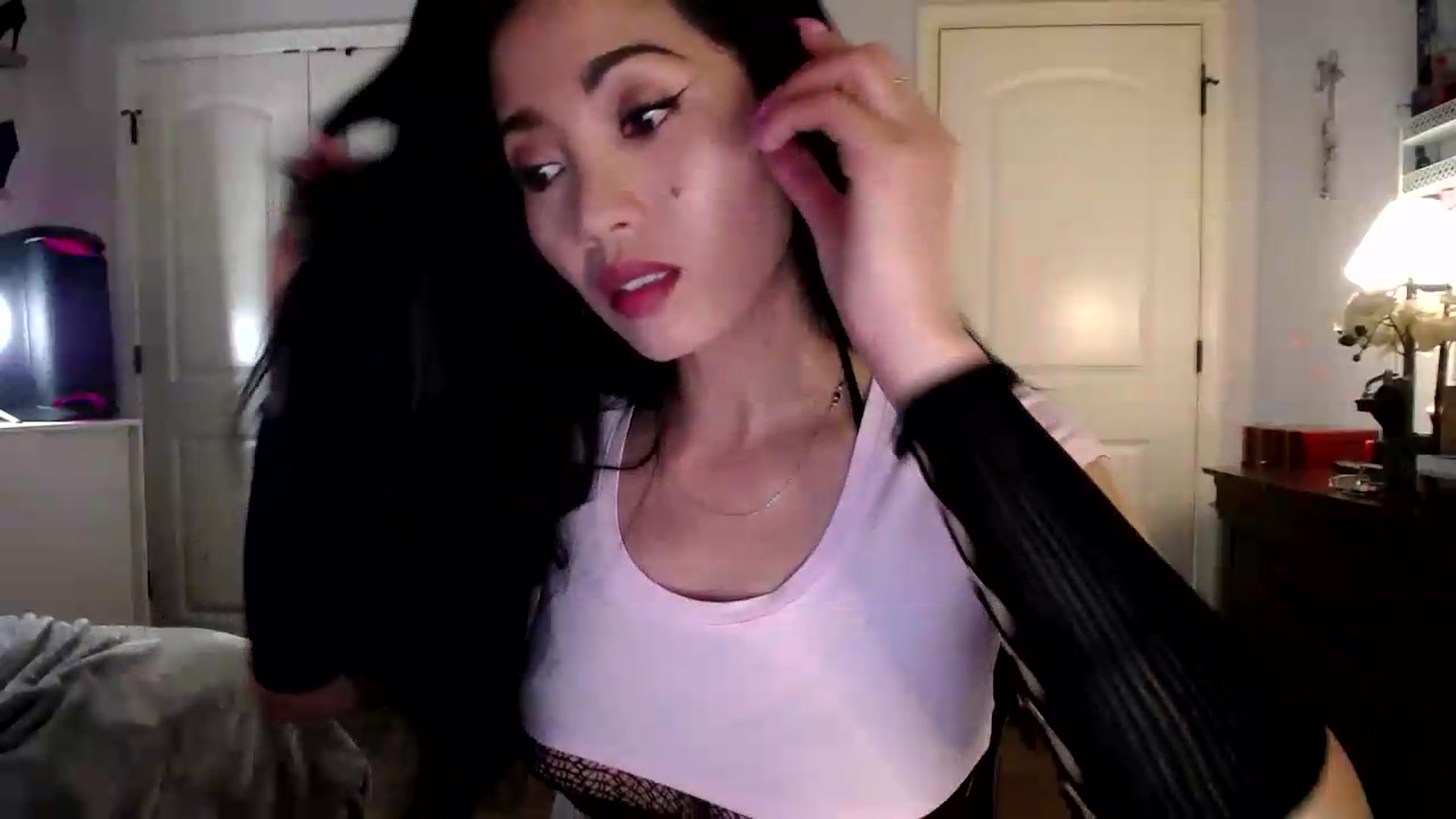 Gallery image thumbnail from AsianLuv_4U's myfreecams stream on, 06/05/2026, 24:50 image 7 of 20