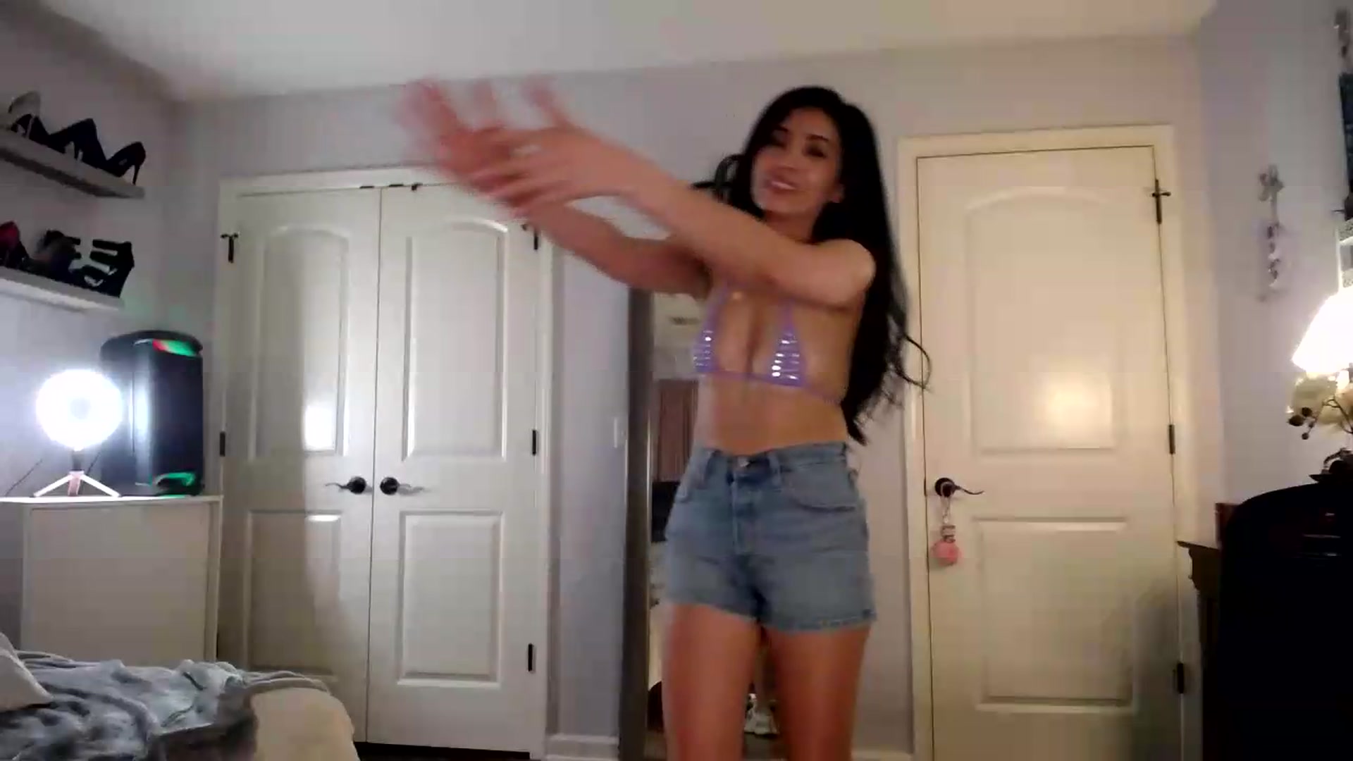 Gallery image thumbnail from AsianLuv_4U's myfreecams stream on, 06/25/2026, 19:09 image 19 of 20