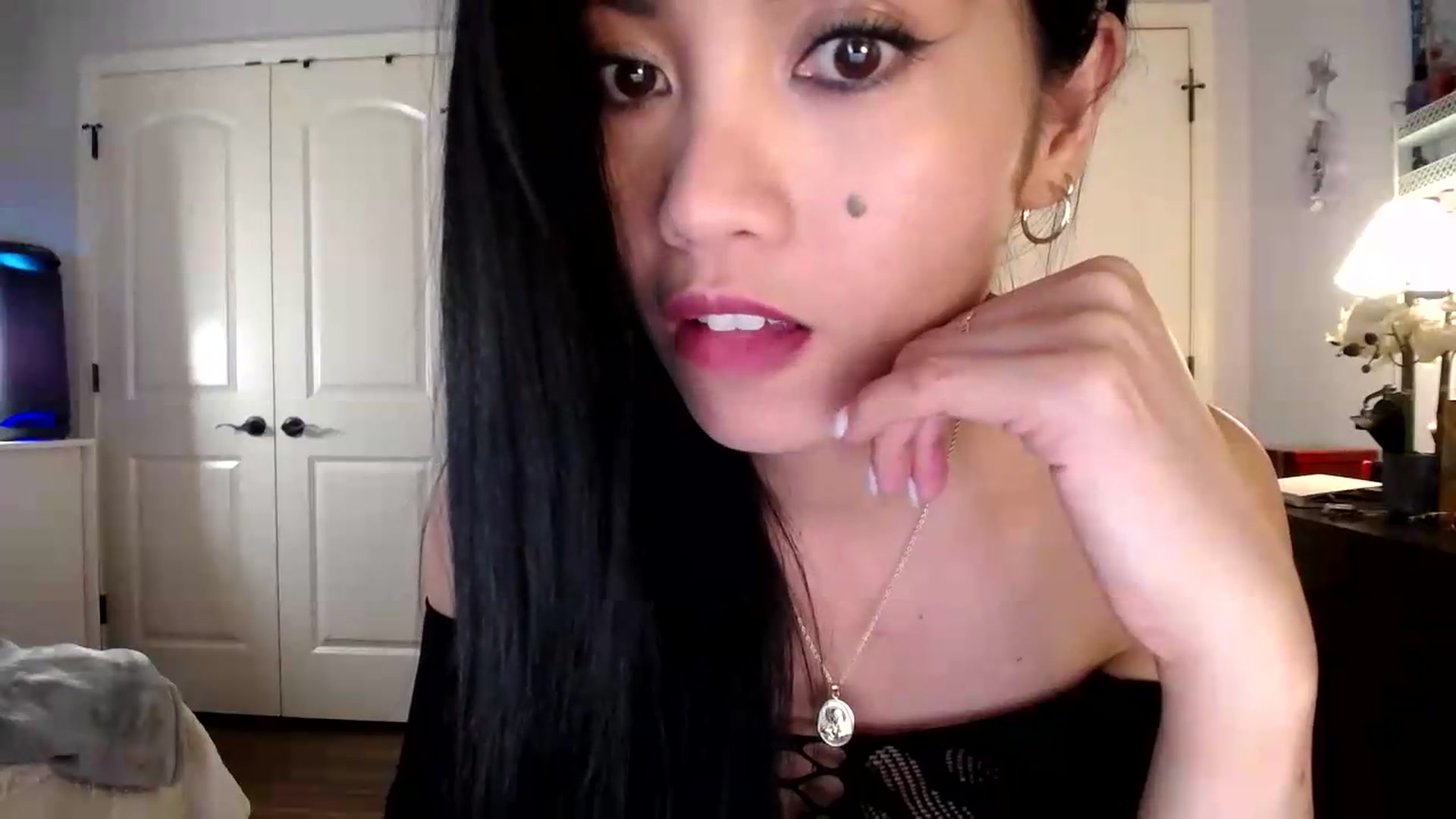 Gallery image thumbnail from AsianLuv_4U's myfreecams stream on, 07/30/2026, 18:56 image 6 of 20