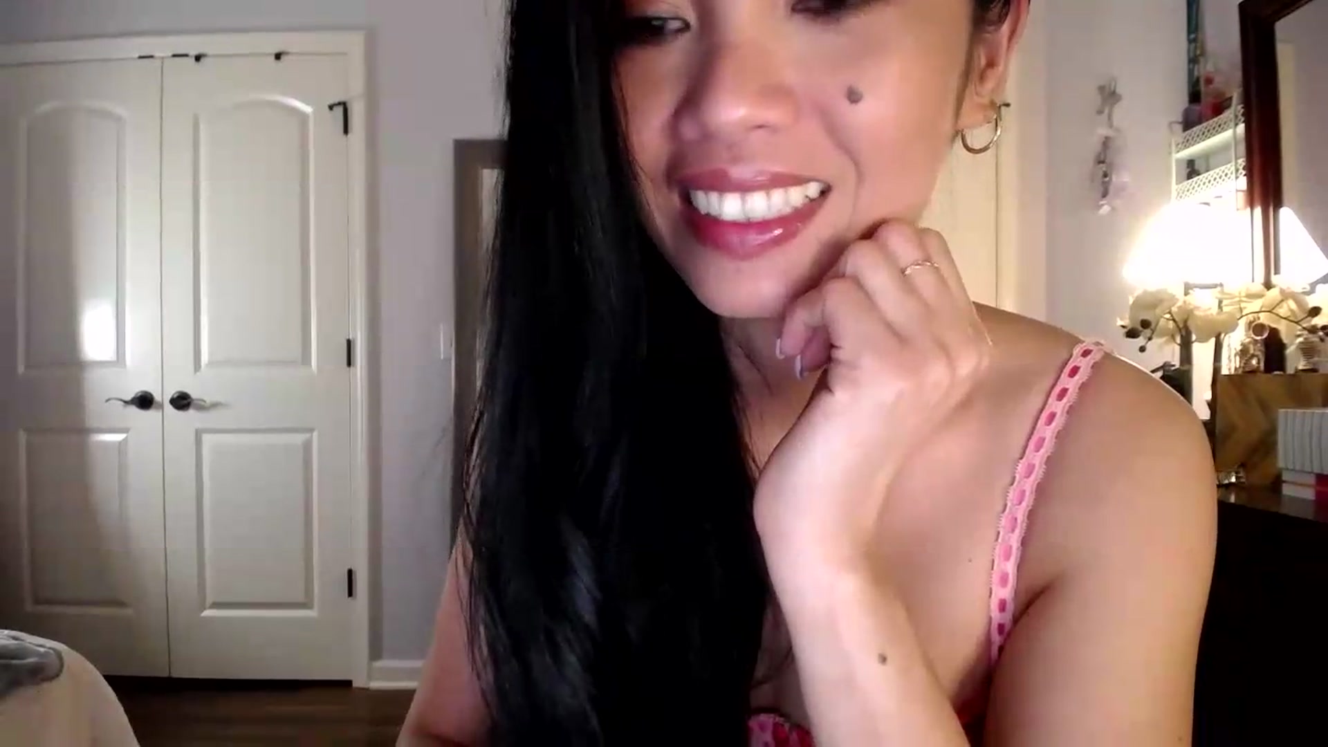 Gallery image thumbnail from AsianLuv_4U's myfreecams stream on, 08/20/2026, 15:46 image 5 of 20