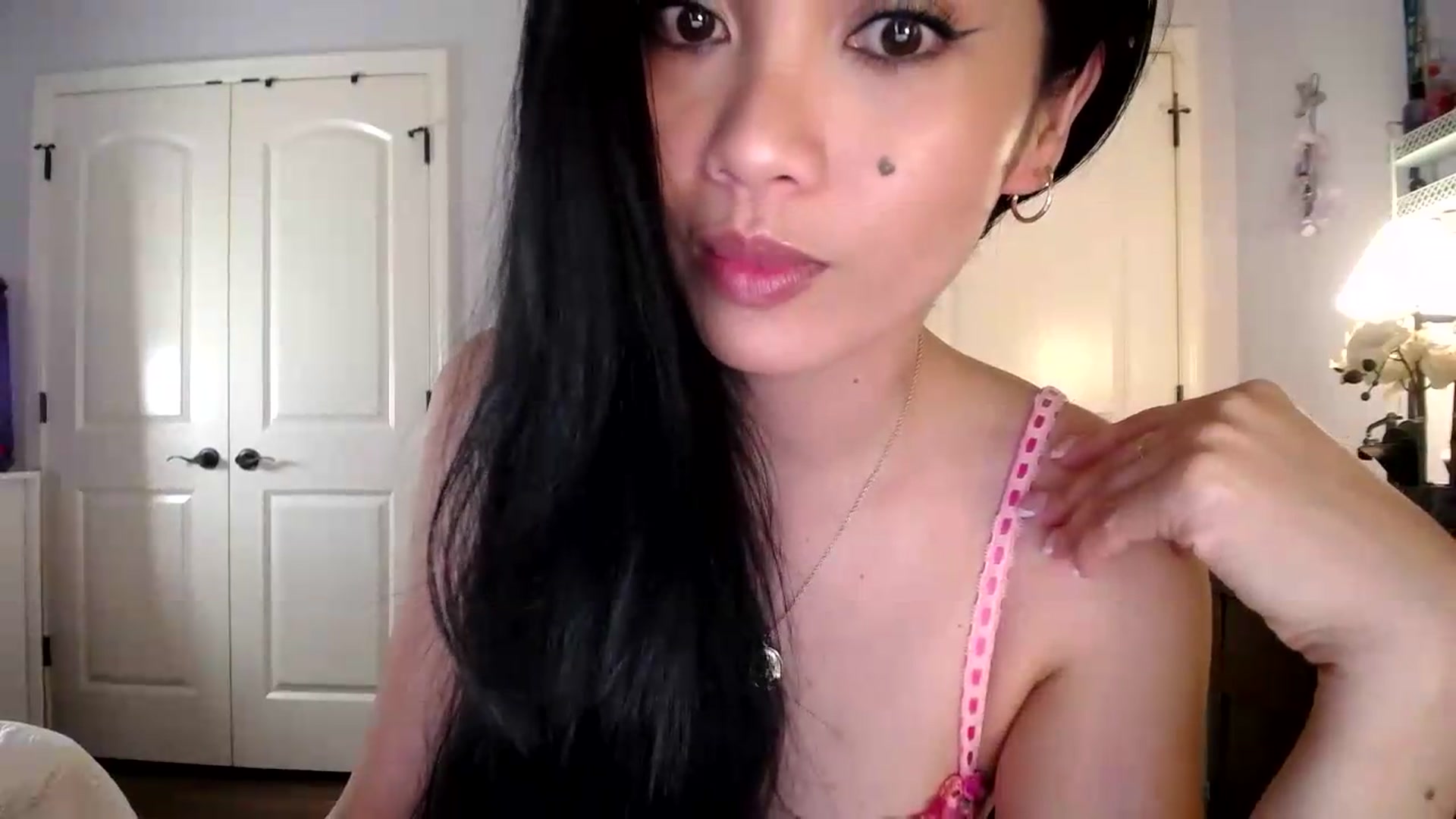 Gallery image thumbnail from AsianLuv_4U's myfreecams stream on, 08/20/2026, 15:46 image 16 of 20
