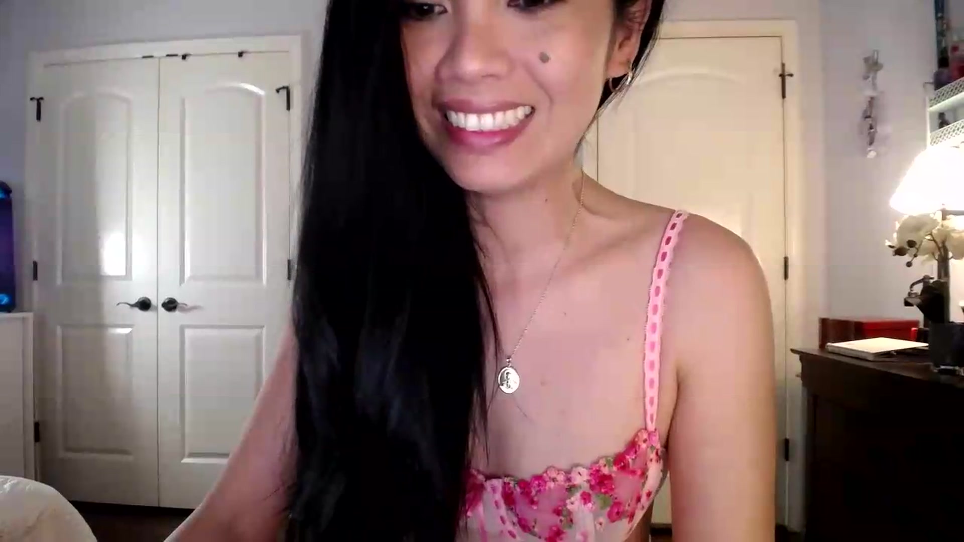 Gallery image thumbnail from AsianLuv_4U's myfreecams stream on, 08/20/2026, 18:11 image 2 of 20