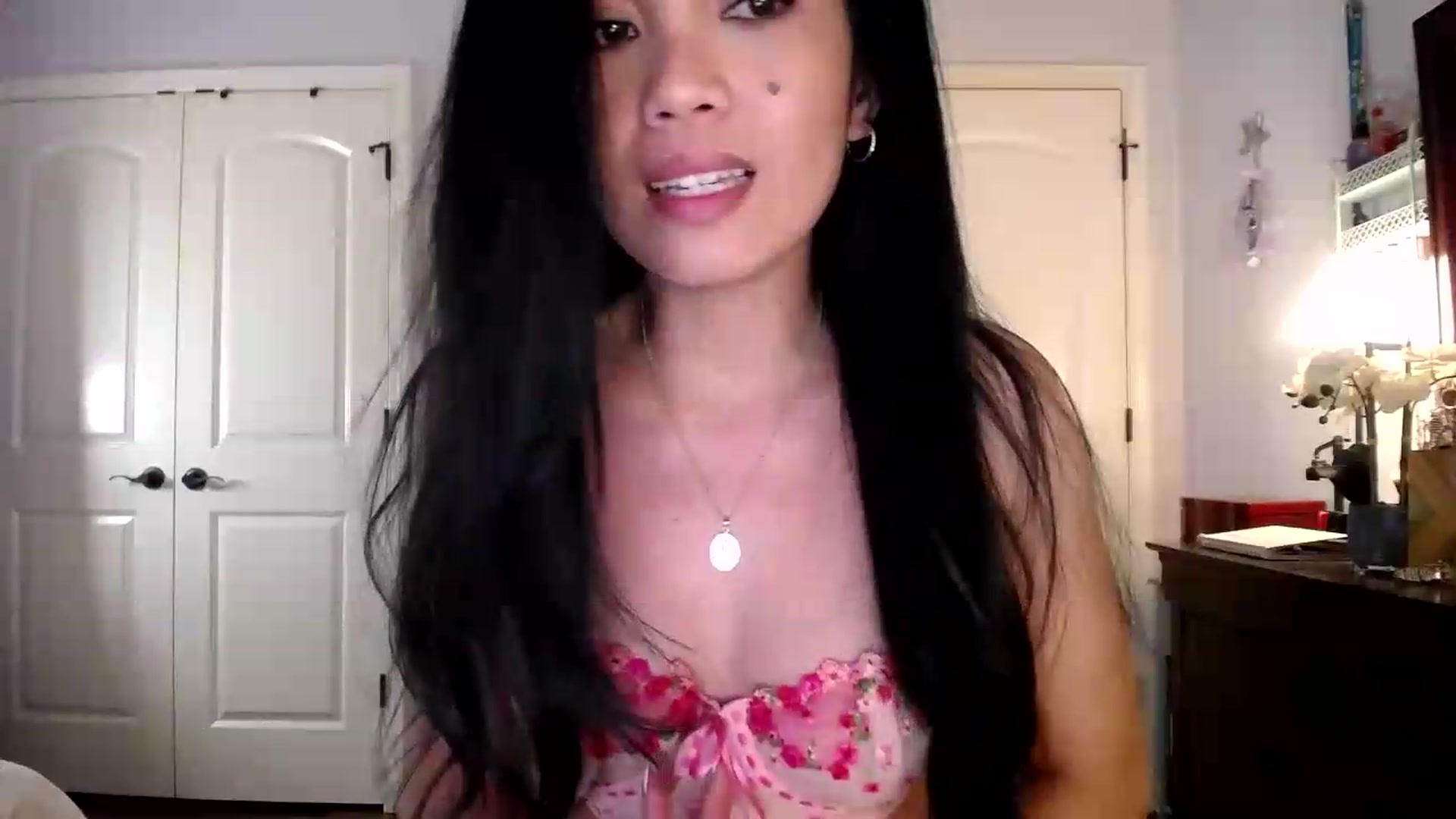 Gallery image thumbnail from AsianLuv_4U's myfreecams stream on, 08/20/2026, 18:11 image 14 of 20