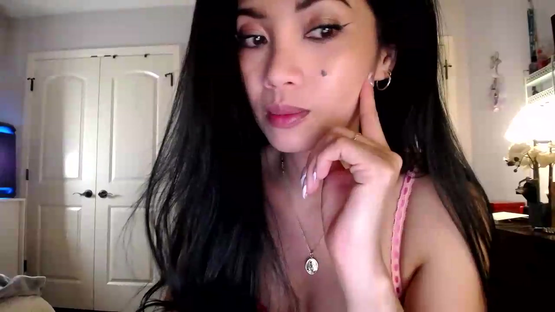 Gallery image thumbnail from AsianLuv_4U's myfreecams stream on, 08/20/2026, 19:36 image 5 of 20