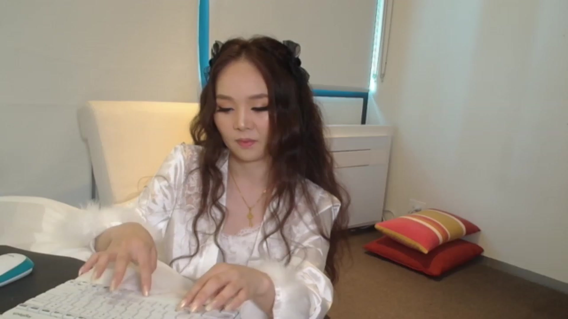 Gallery image thumbnail from Asiankitty_3X's myfreecams stream on, 02/15/2024, 06:10 image 4 of 20