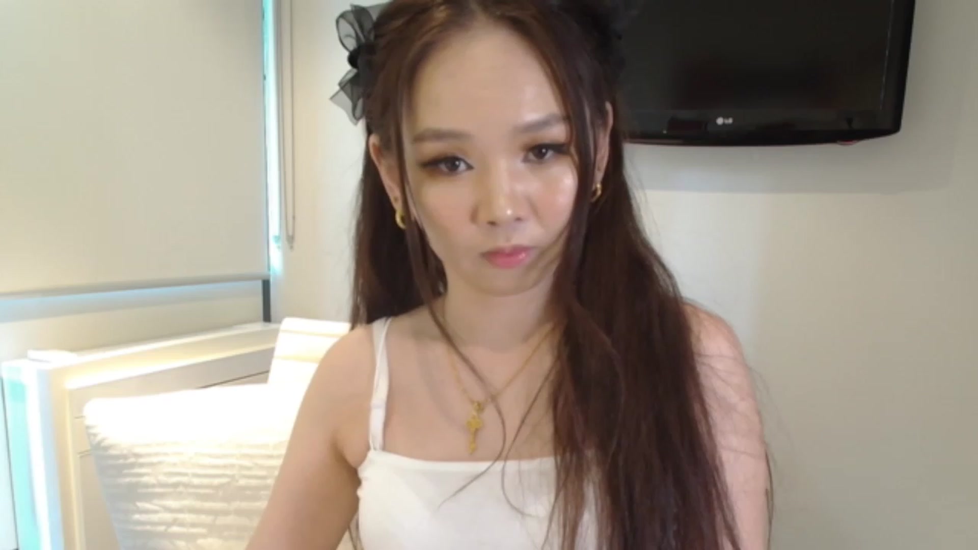 Gallery image thumbnail from Asiankitty_3X's myfreecams stream on, 03/12/2024, 04:19 image 3 of 20