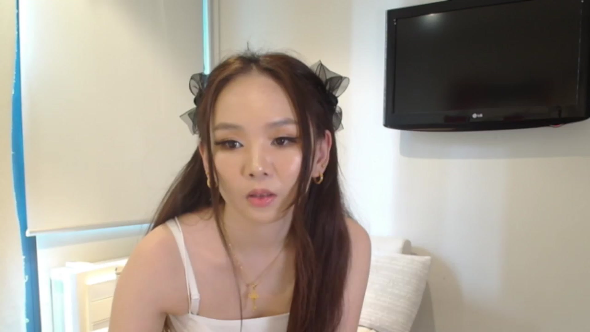 Gallery image thumbnail from Asiankitty_3X's myfreecams stream on, 03/12/2024, 04:19 image 2 of 20