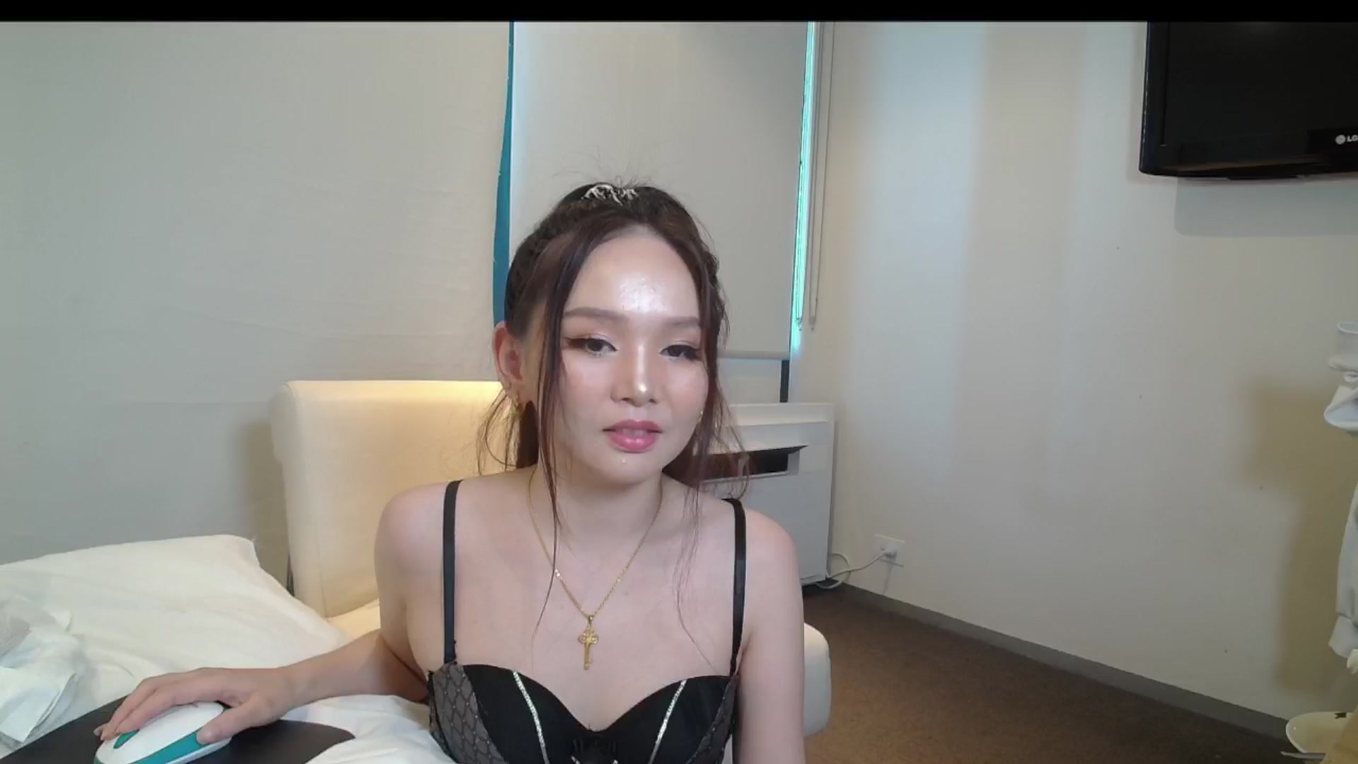 Gallery image thumbnail from Asiankitty_3X's myfreecams stream on, 03/25/2024, 04:31 image 15 of 20