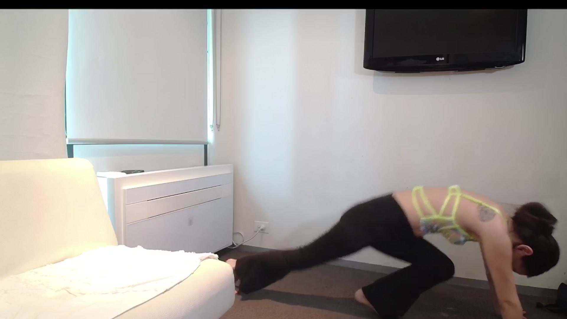 Gallery image thumbnail from Asiankitty_3X's myfreecams stream on, 04/04/2024, 05:45 image 13 of 20