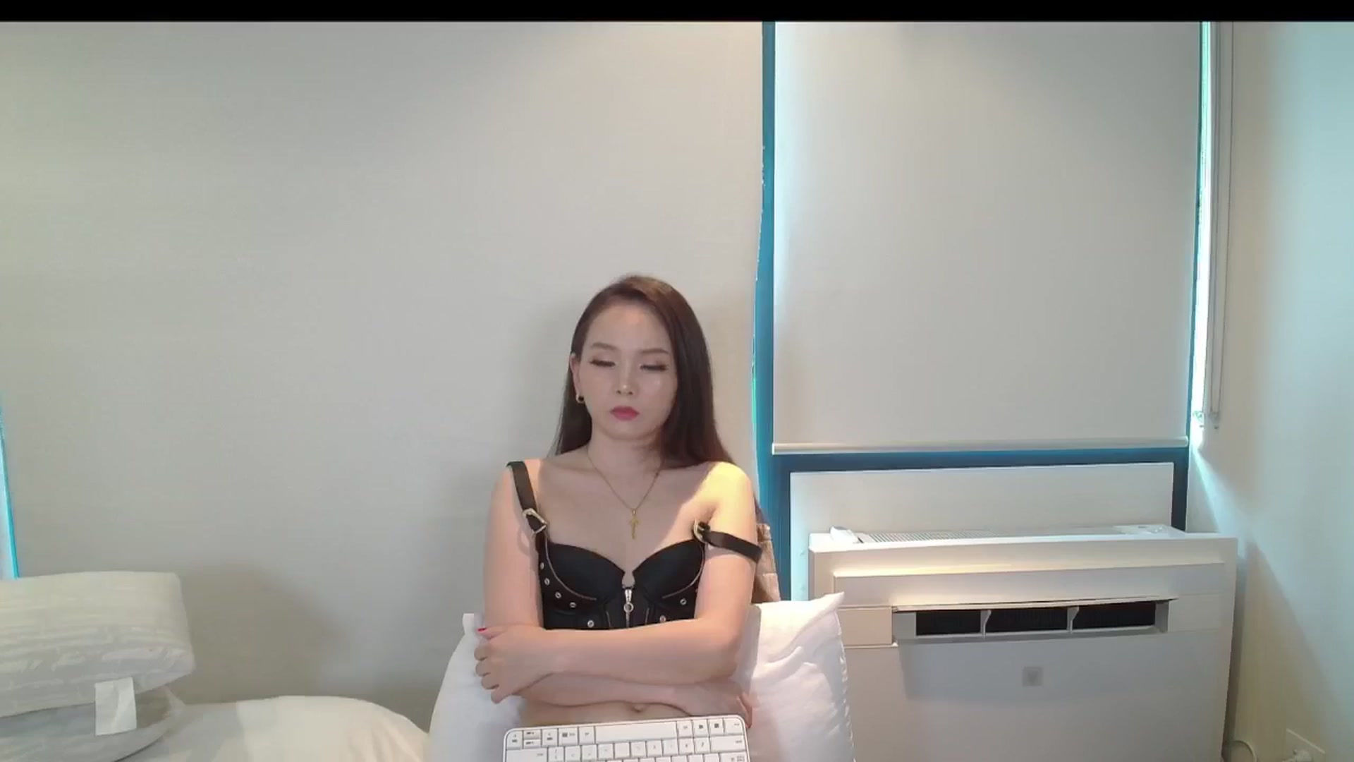 Gallery image thumbnail from Asiankitty_3X's myfreecams stream on, 04/20/2024, 03:27 image 14 of 20