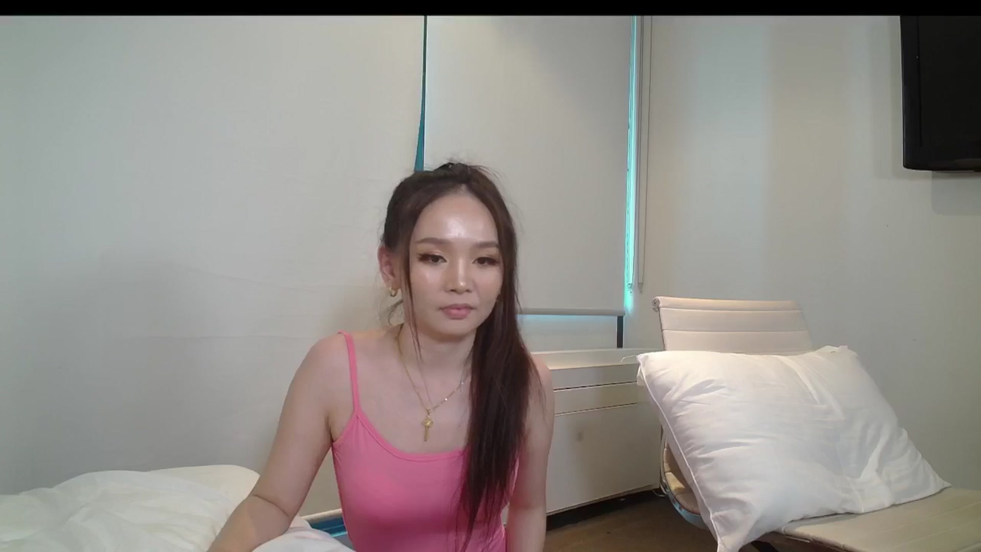 Gallery image thumbnail from Asiankitty_3X's myfreecams stream on, 05/01/2024, 06:04 image 4 of 20