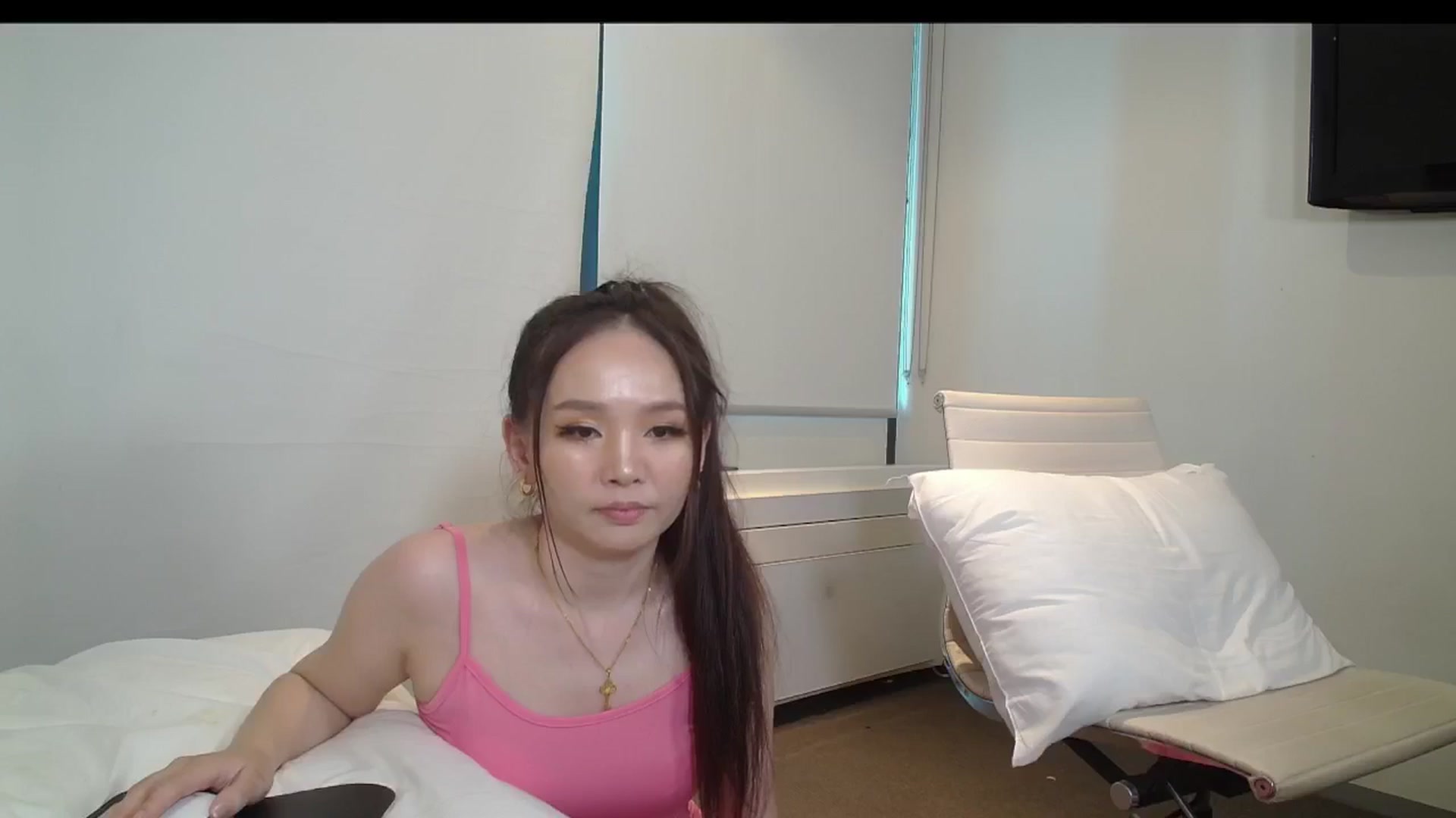 Gallery image thumbnail from Asiankitty_3X's myfreecams stream on, 05/01/2024, 06:04 image 6 of 20