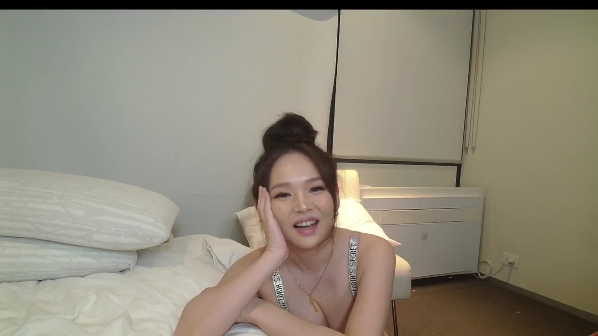 Gallery image thumbnail from Asiankitty_3X's myfreecams stream on, 05/19/2024, 11:45 image 10 of 20