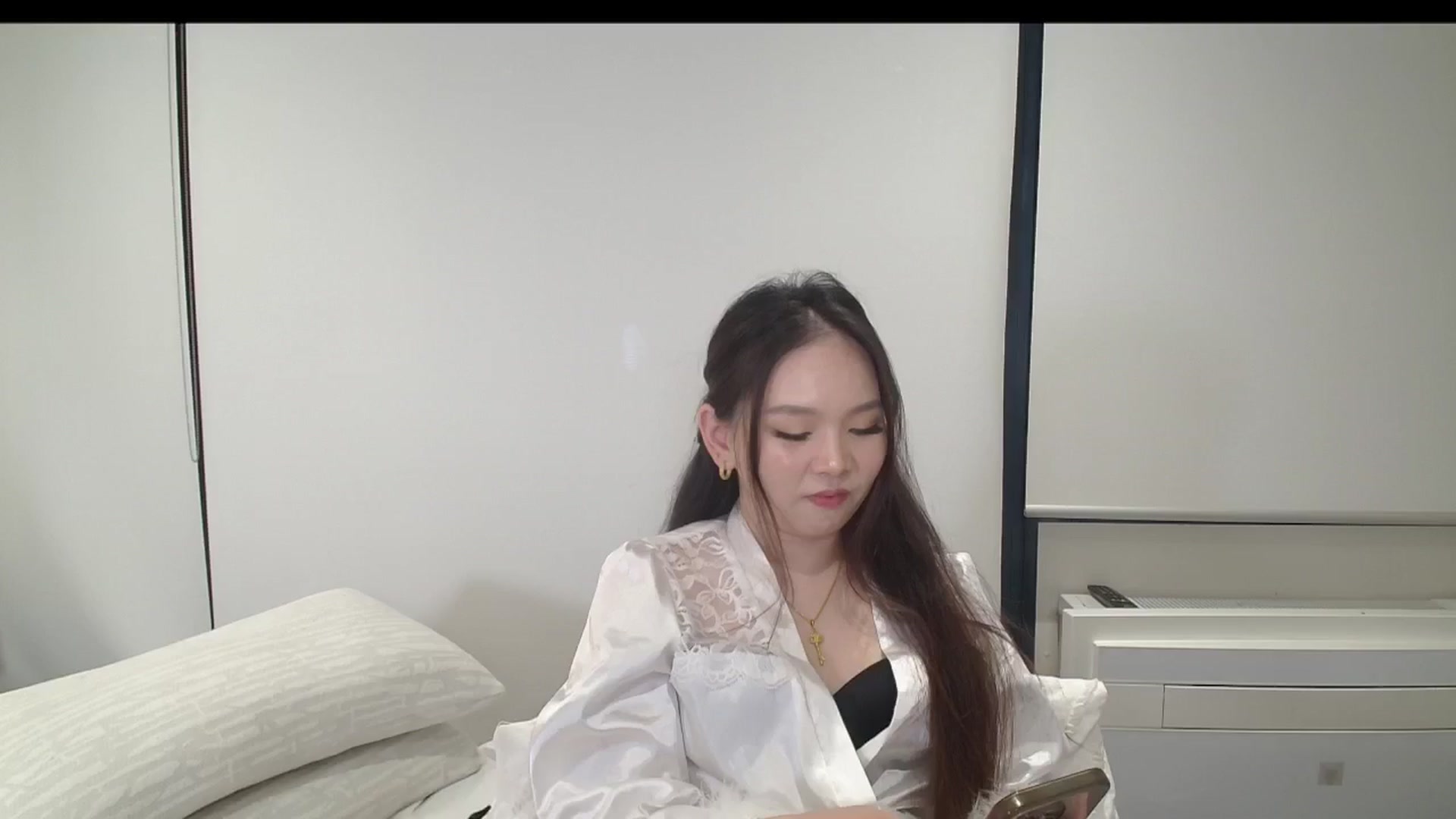 Gallery image thumbnail from Asiankitty_3X's myfreecams stream on, 08/18/2024, 13:05 image 16 of 20