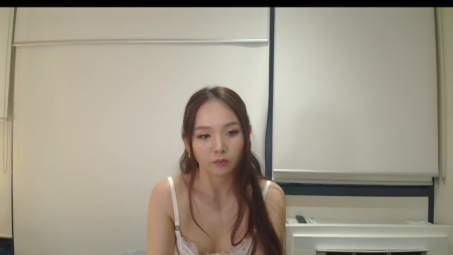 Gallery image thumbnail from Asiankitty_3X's myfreecams stream on, 12/26/2024, 10:18 image 7 of 20