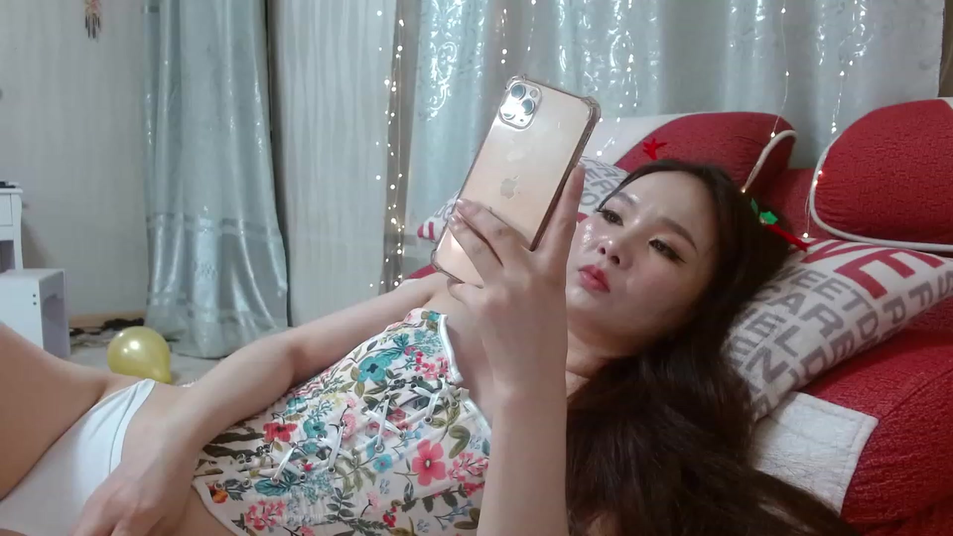 Gallery image thumbnail from Asiankitty_oX's myfreecams stream on, 12/22/2022, 12:52 image 15 of 20