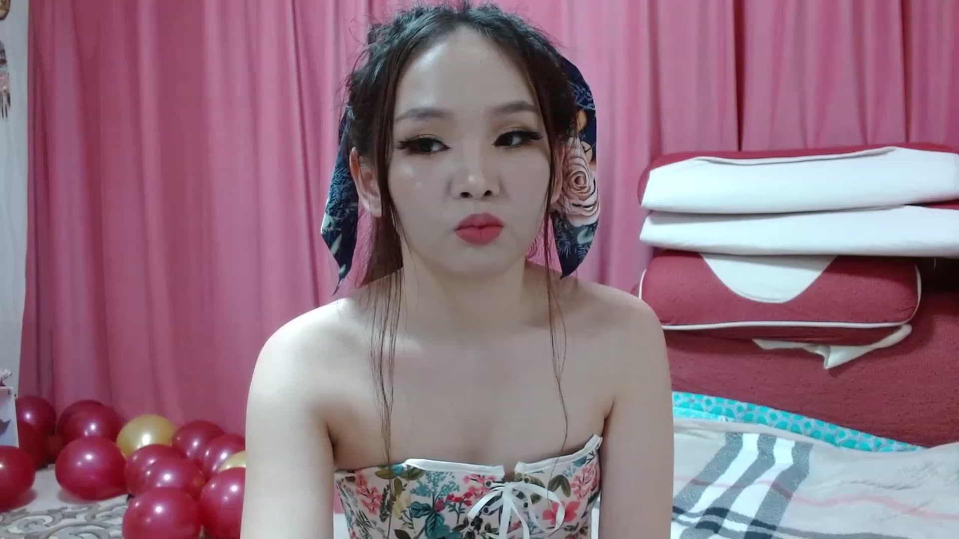 Gallery image thumbnail from Asiankitty_oX's myfreecams stream on, 12/27/2022, 14:37 image 4 of 20