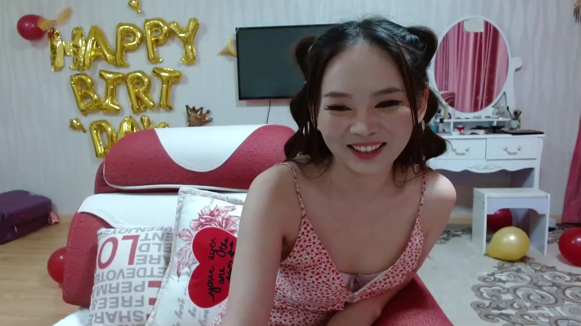 Gallery image thumbnail from Asiankitty_oX's myfreecams stream on, 12/29/2022, 12:27 image 3 of 20