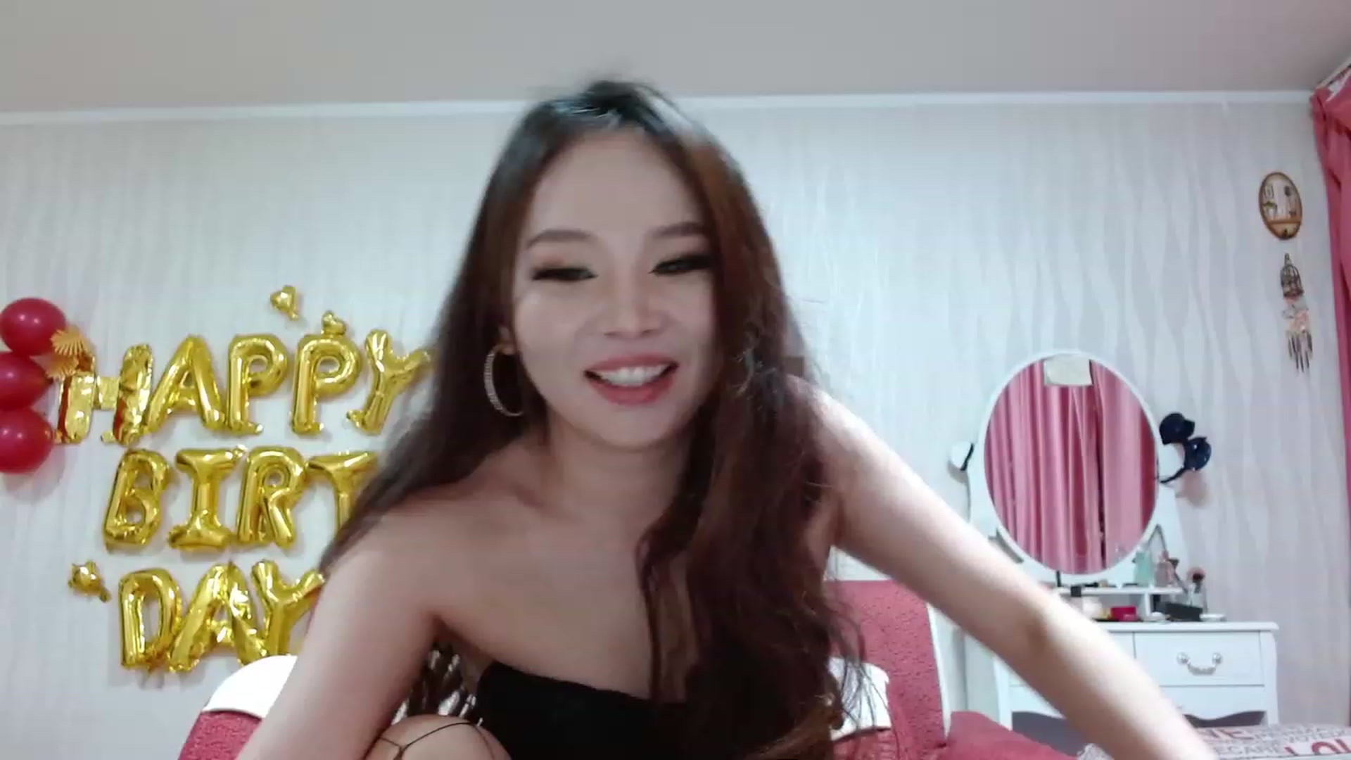 Gallery image thumbnail from Asiankitty_oX's myfreecams stream on, 01/04/2023, 15:30 image 3 of 20