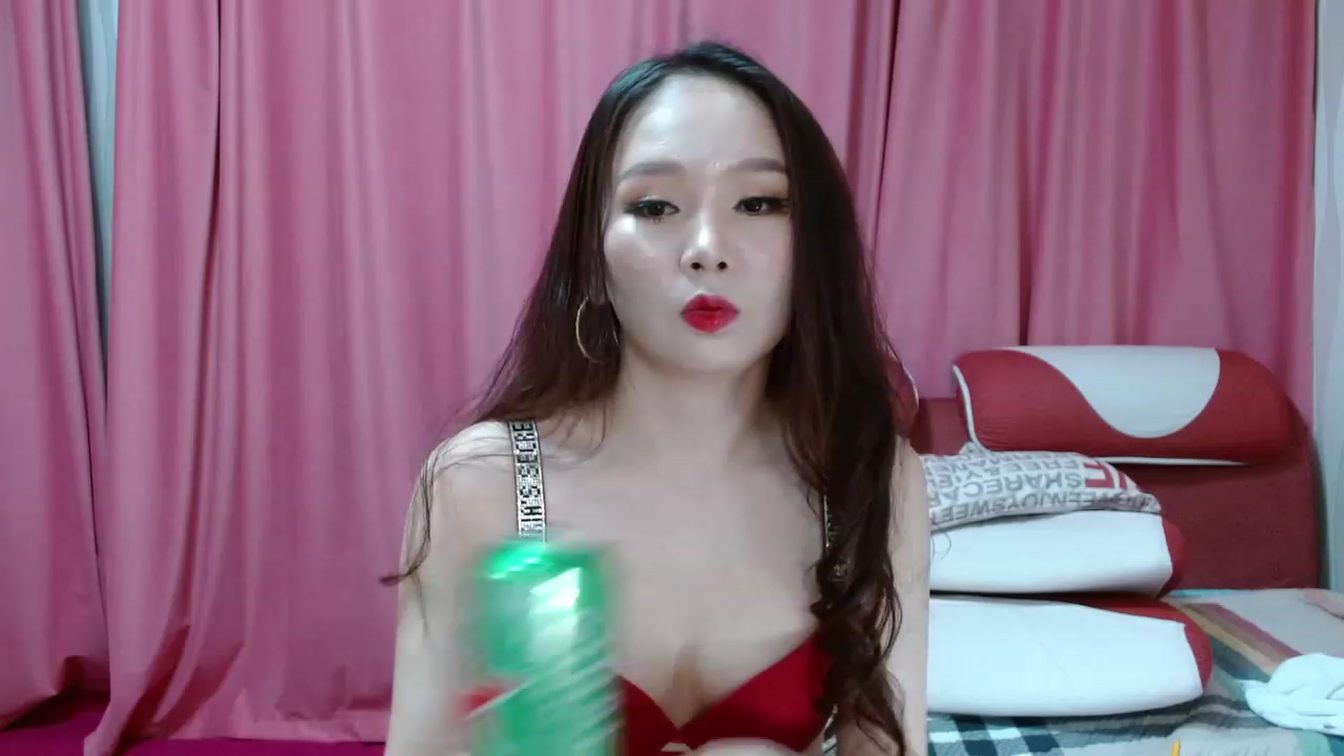 Gallery image thumbnail from Asiankitty_oX's myfreecams stream on, 01/15/2023, 12:06 image 13 of 20