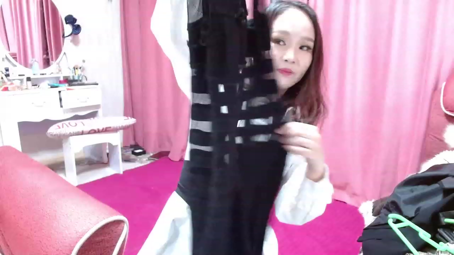 Gallery image thumbnail from Asiankitty_oX's myfreecams stream on, 01/15/2023, 16:27 image 3 of 20