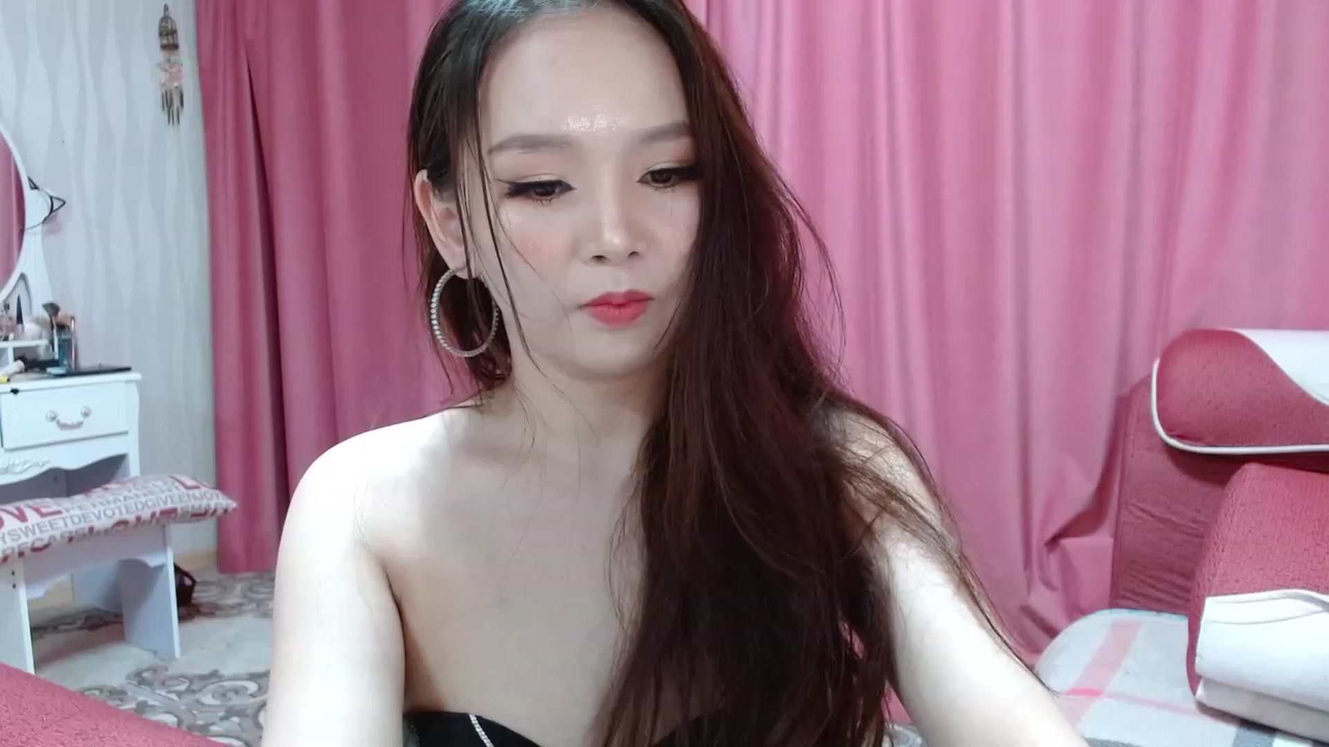 Gallery image thumbnail from Asiankitty_oX's myfreecams stream on, 02/04/2023, 14:24 image 13 of 20