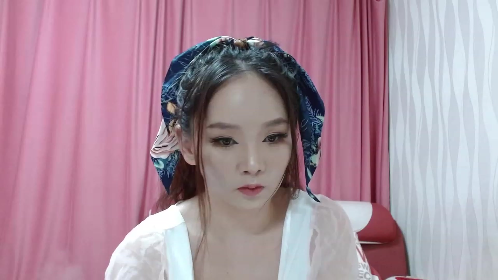 Gallery image thumbnail from Asiankitty_oX's myfreecams stream on, 02/07/2023, 13:16 image 15 of 20