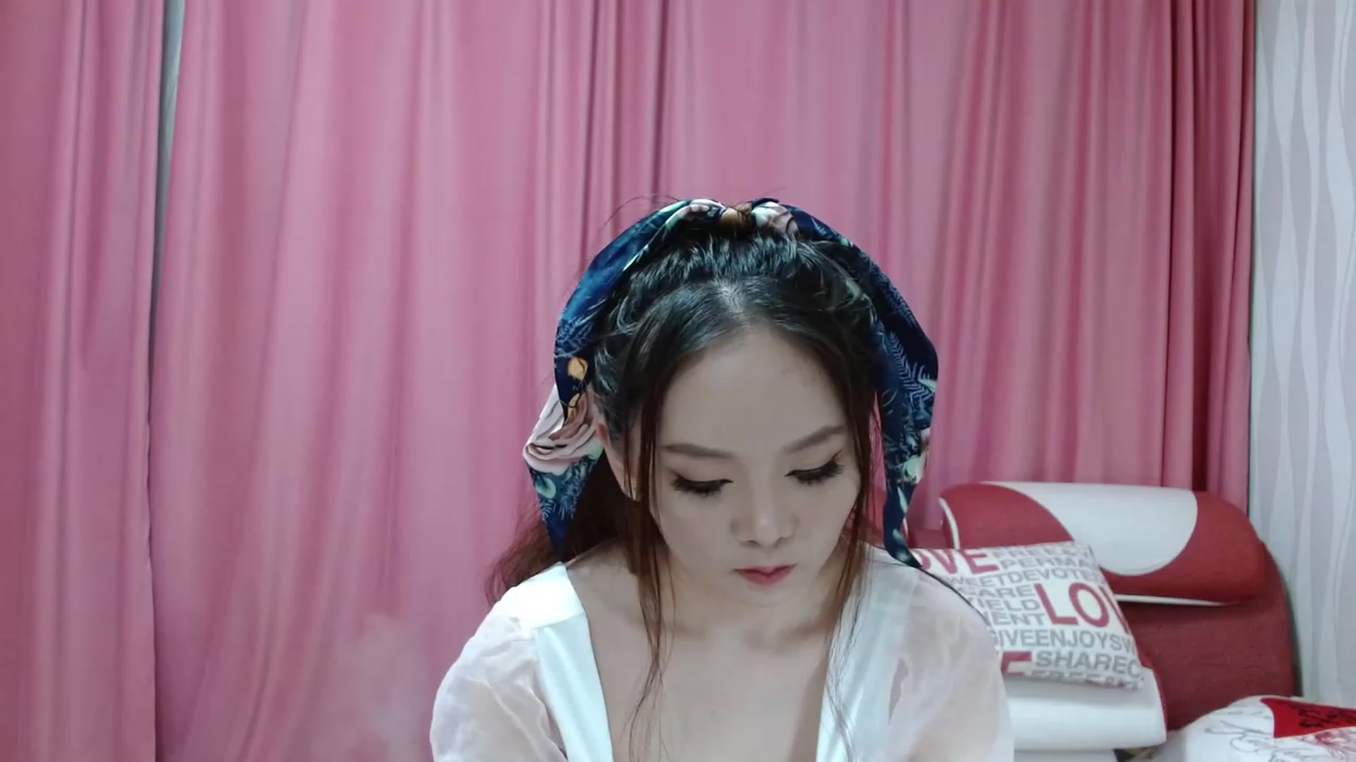 Gallery image thumbnail from Asiankitty_oX's myfreecams stream on, 02/07/2023, 13:16 image 8 of 20