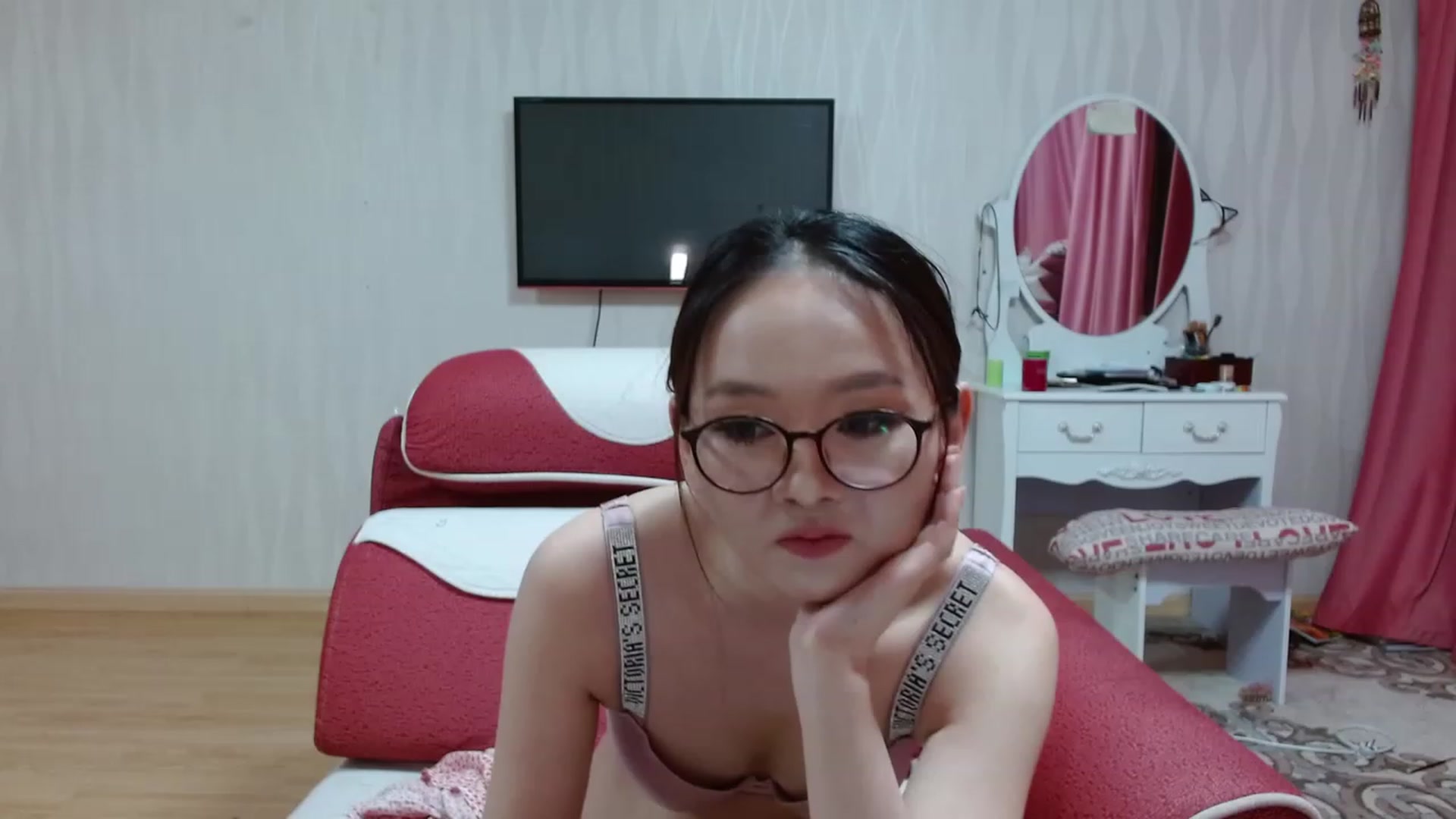 Gallery image thumbnail from Asiankitty_oX's myfreecams stream on, 02/09/2023, 13:16 image 3 of 20