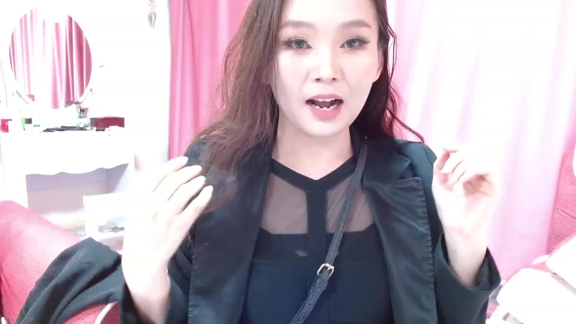 Gallery image thumbnail from Asiankitty_oX's myfreecams stream on, 02/11/2023, 12:17 image 18 of 20