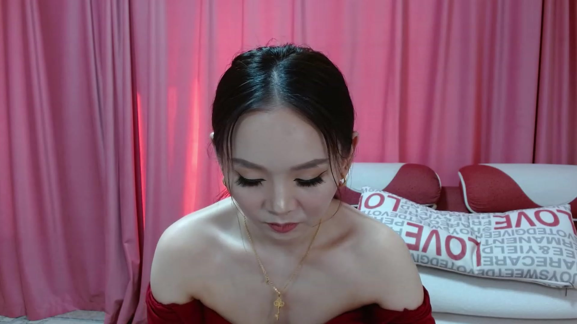 Gallery image thumbnail from Asiankitty_oX's myfreecams stream on, 03/12/2023, 04:59 image 6 of 20