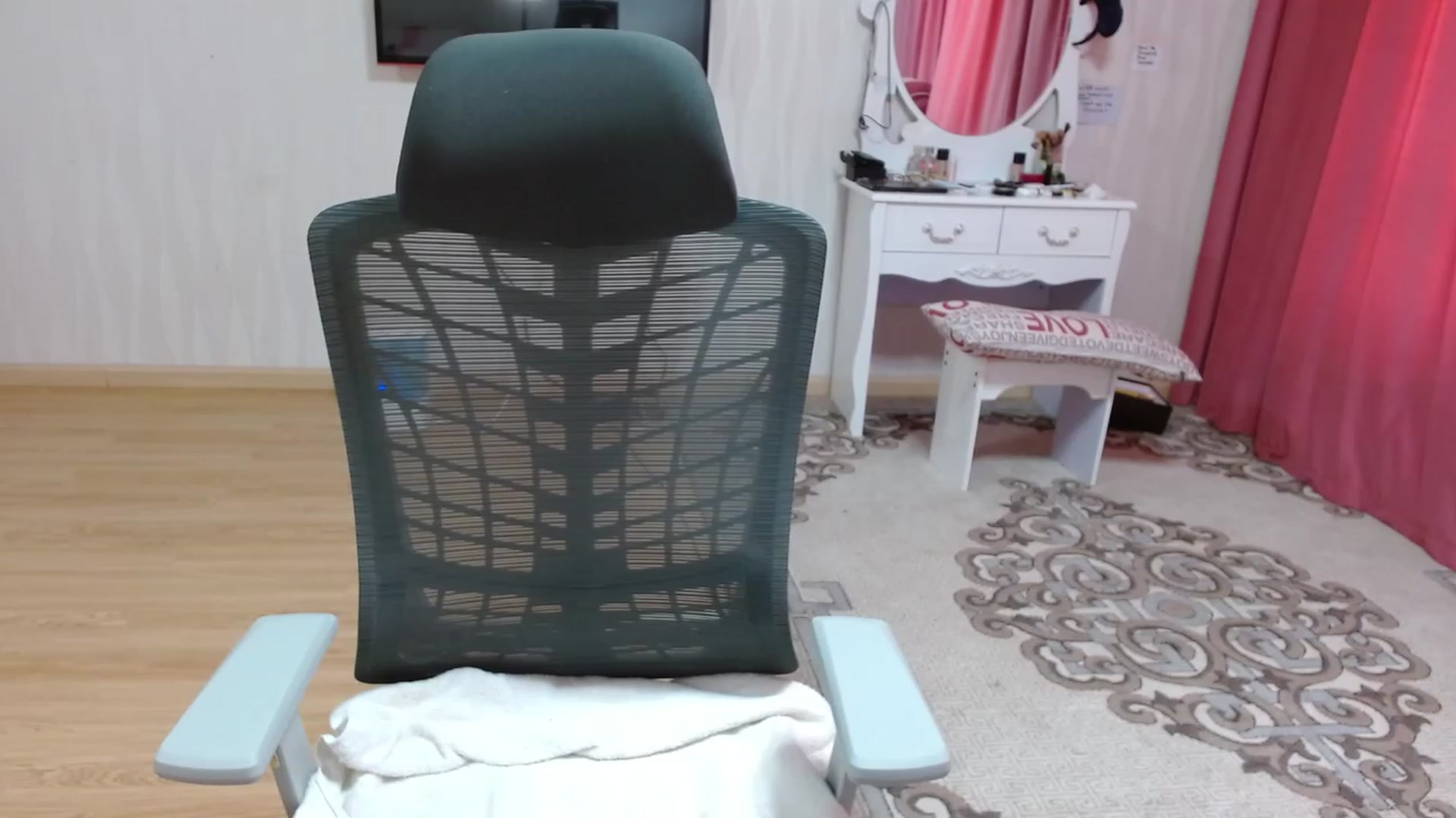Gallery image thumbnail from Asiankitty_oX's myfreecams stream on, 04/02/2023, 05:35 image 8 of 20