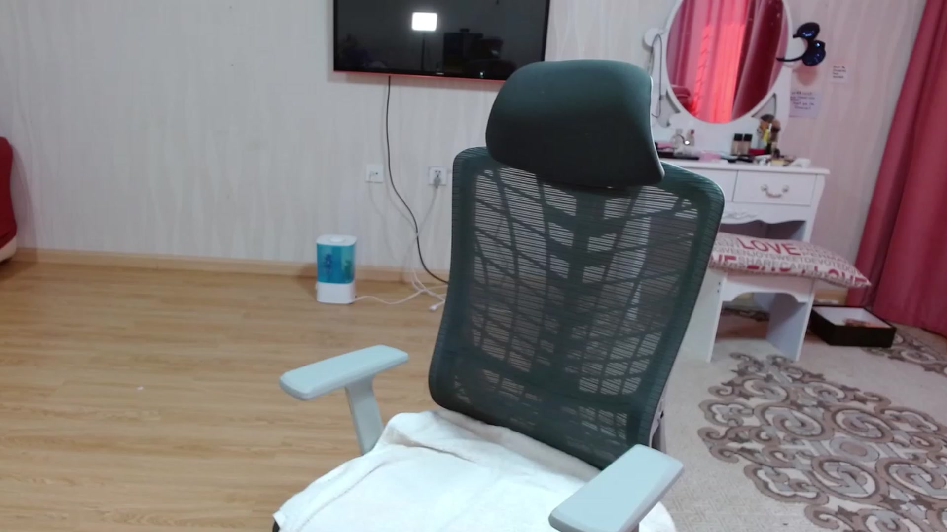 Gallery image thumbnail from Asiankitty_oX's myfreecams stream on, 04/03/2023, 03:58 image 8 of 20