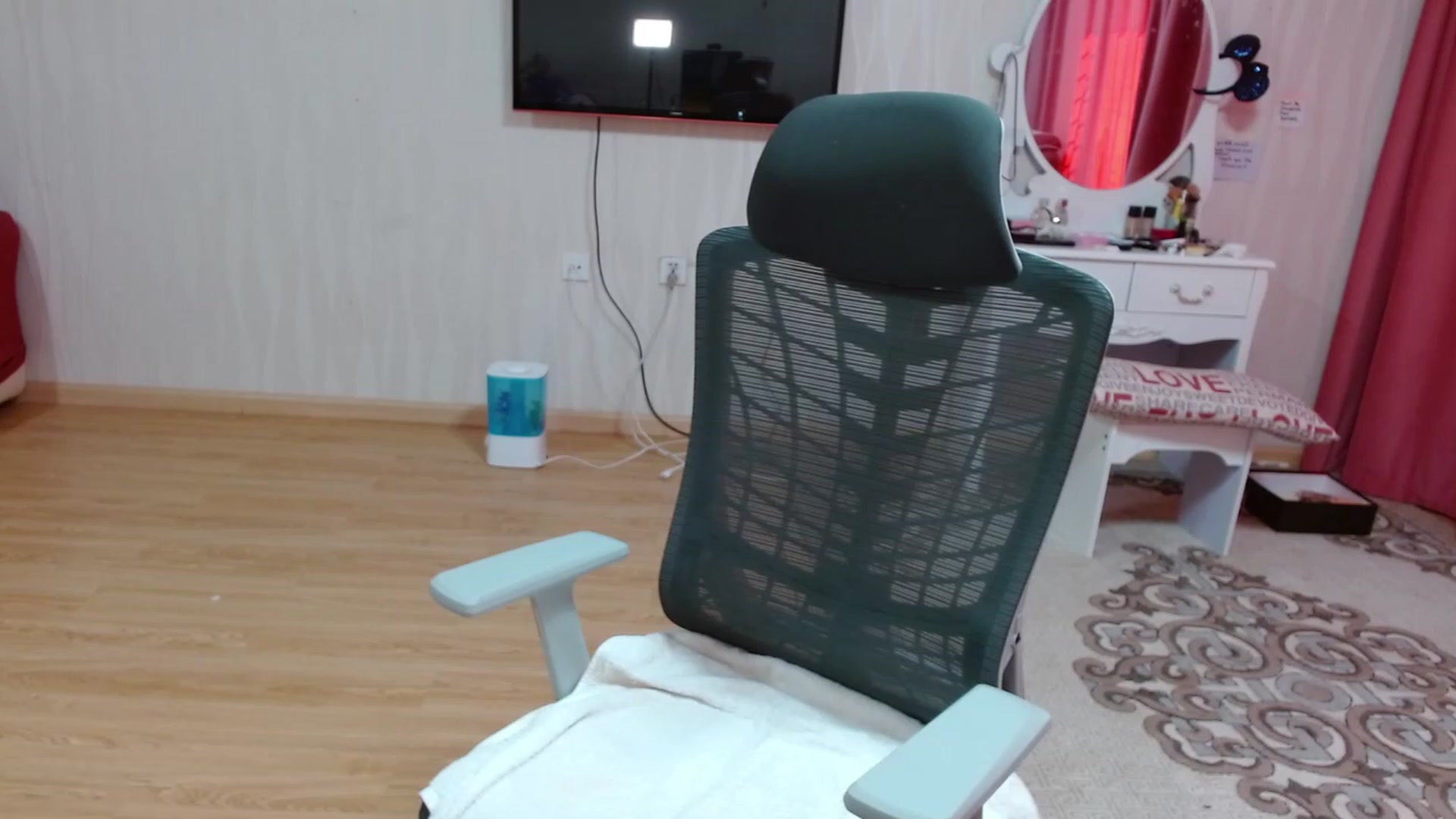 Gallery image thumbnail from Asiankitty_oX's myfreecams stream on, 04/03/2023, 03:58 image 7 of 20