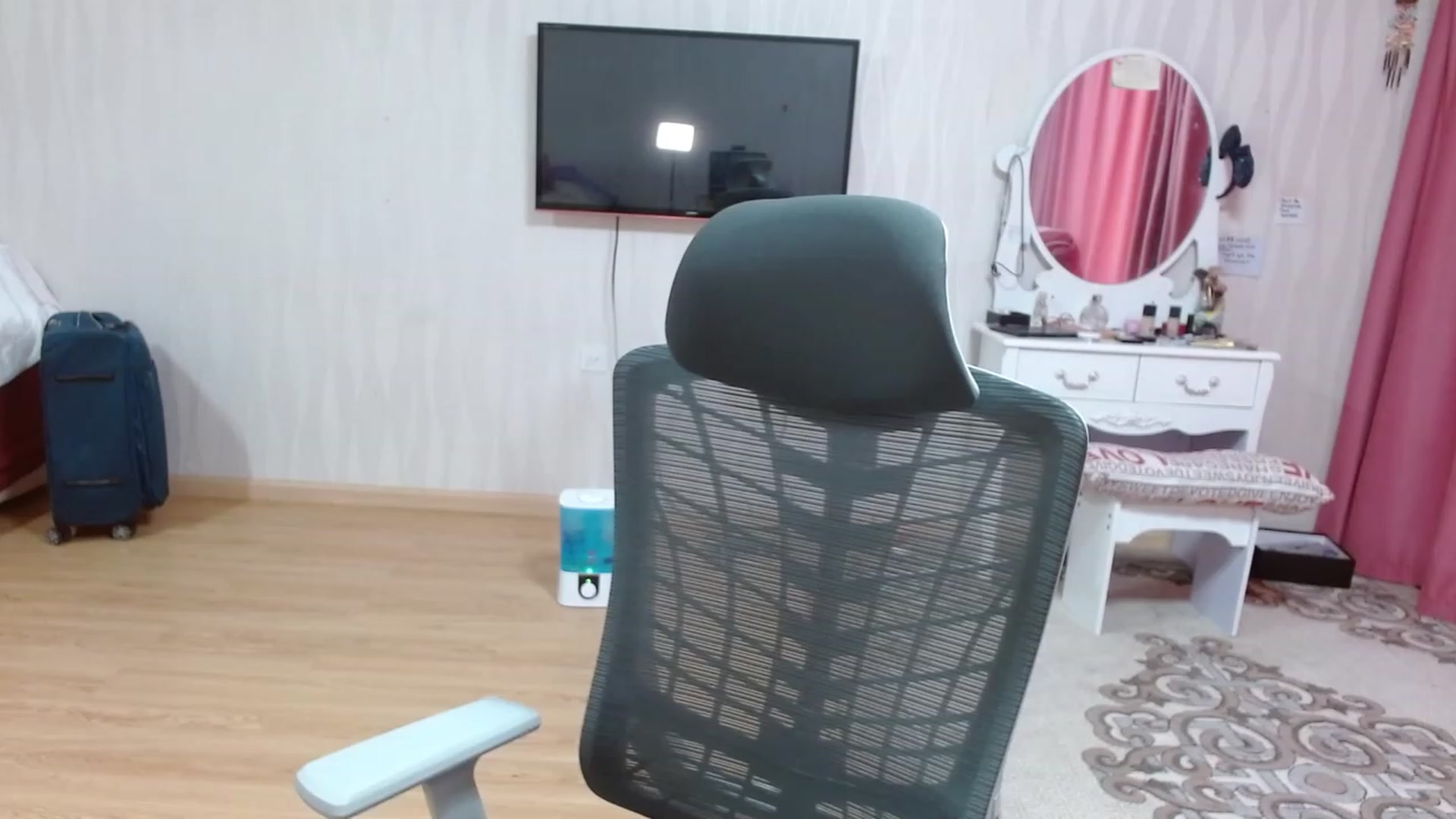 Gallery image thumbnail from Asiankitty_oX's myfreecams stream on, 04/05/2023, 04:53 image 3 of 20