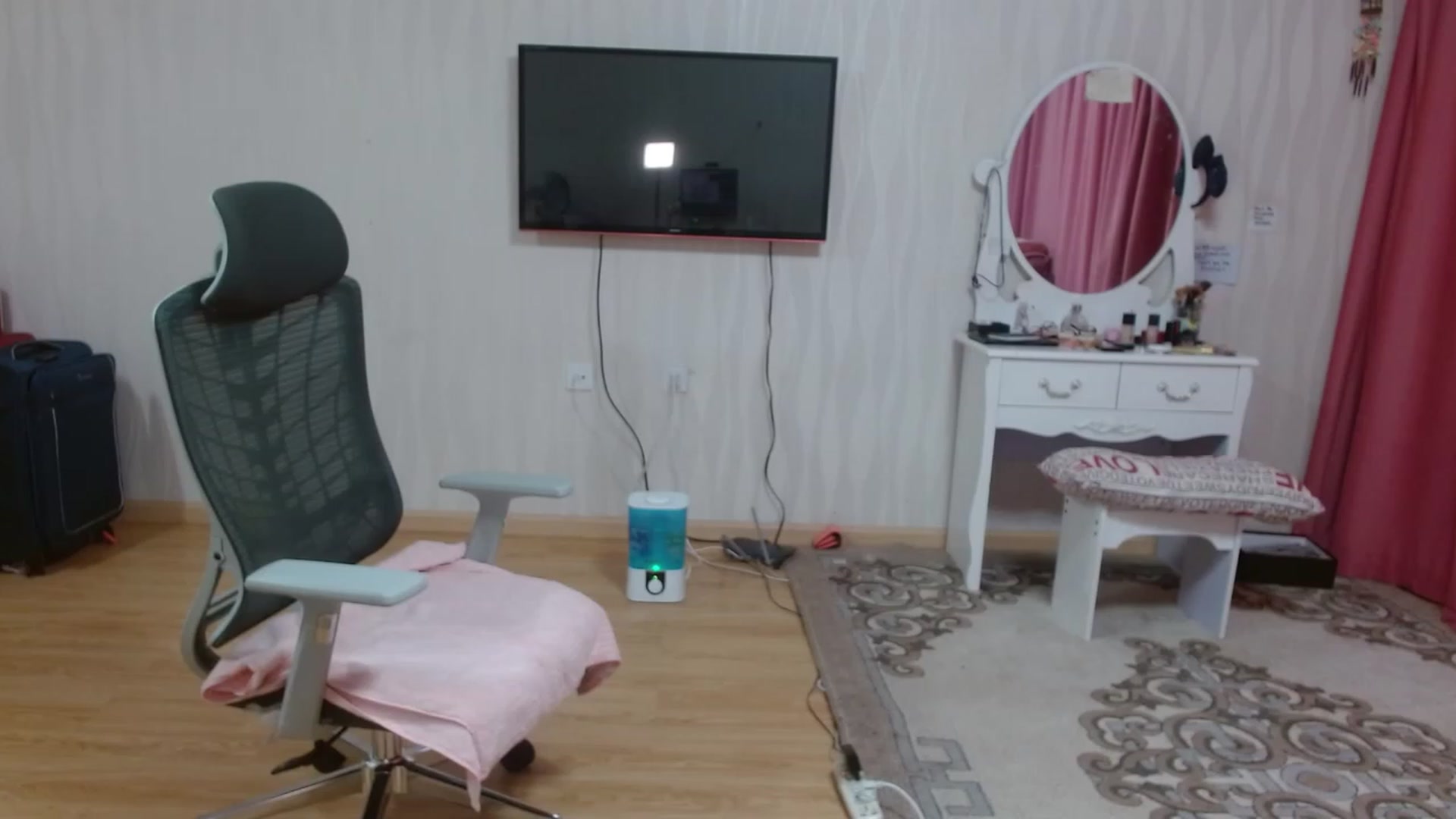 Gallery image thumbnail from Asiankitty_oX's myfreecams stream on, 04/05/2023, 16:59 image 5 of 20