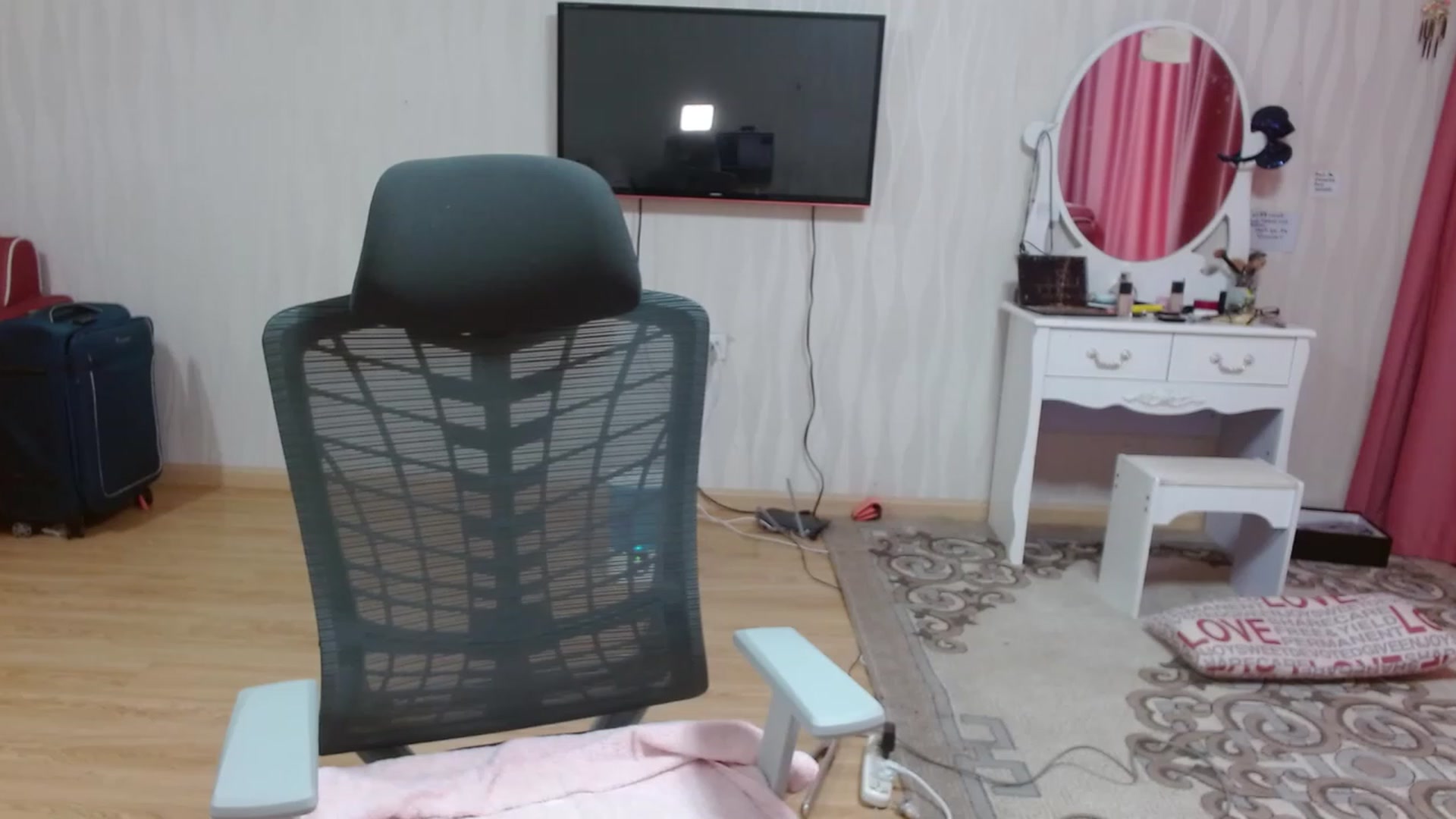 Gallery image thumbnail from Asiankitty_oX's myfreecams stream on, 04/06/2023, 05:51 image 1 of 20
