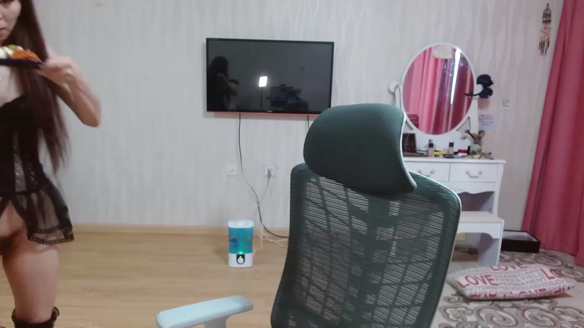 Gallery image thumbnail from Asiankitty_oX's myfreecams stream on, 04/06/2023, 07:10 image 15 of 20