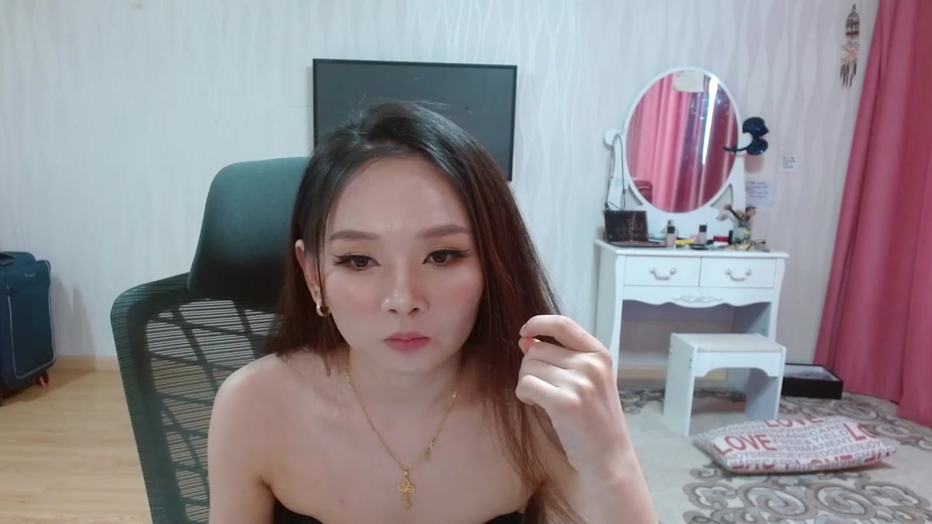 Gallery image thumbnail from Asiankitty_oX's myfreecams stream on, 04/06/2023, 07:10 image 4 of 20