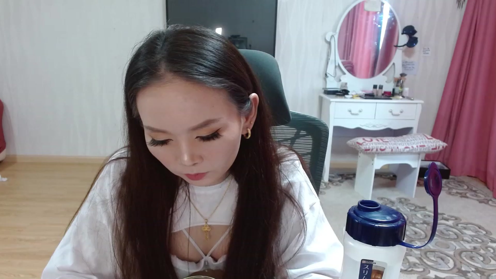 Gallery image thumbnail from Asiankitty_oX's myfreecams stream on, 04/07/2023, 04:48 image 13 of 20