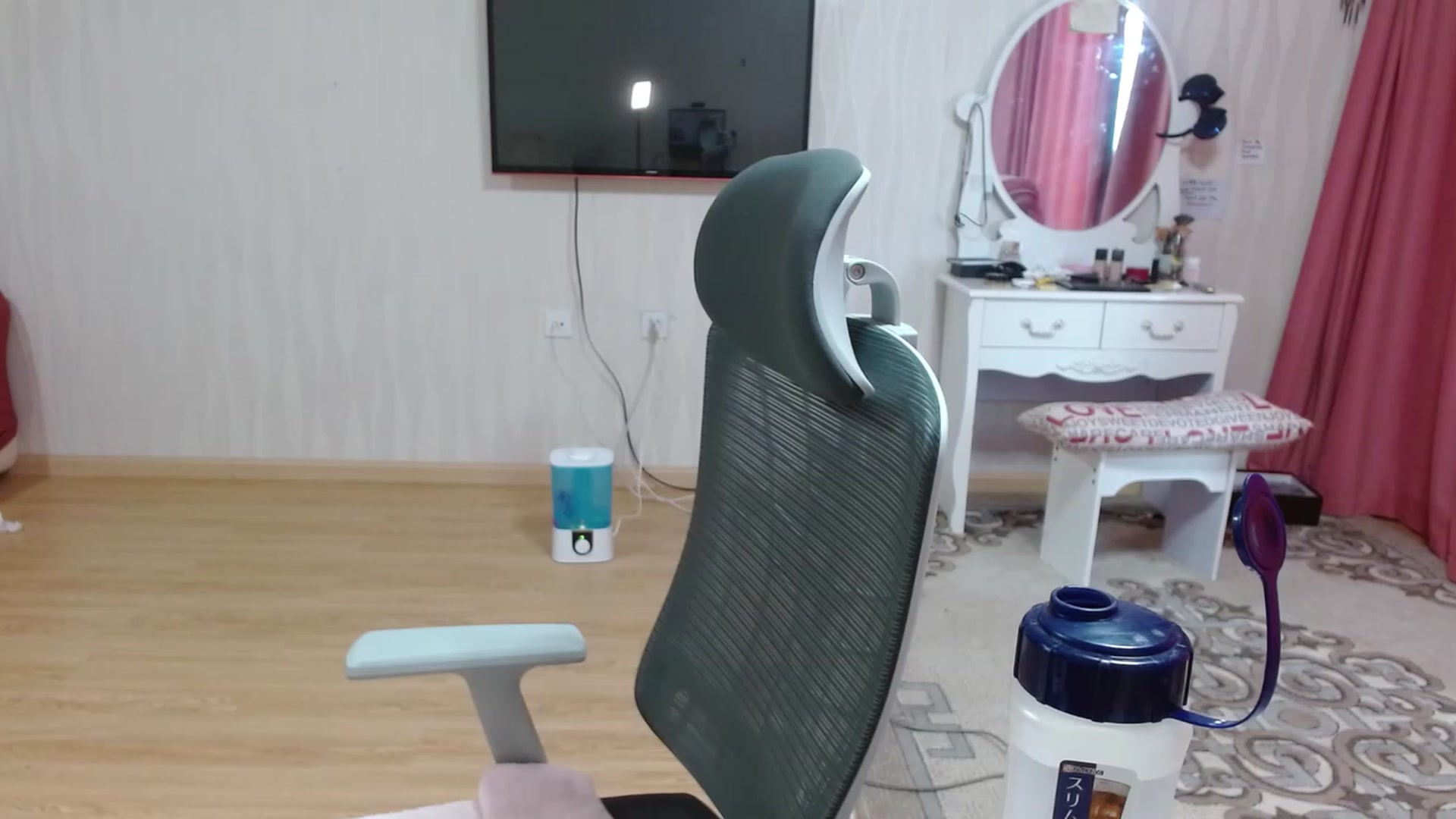 Gallery image thumbnail from Asiankitty_oX's myfreecams stream on, 04/07/2023, 04:48 image 11 of 20